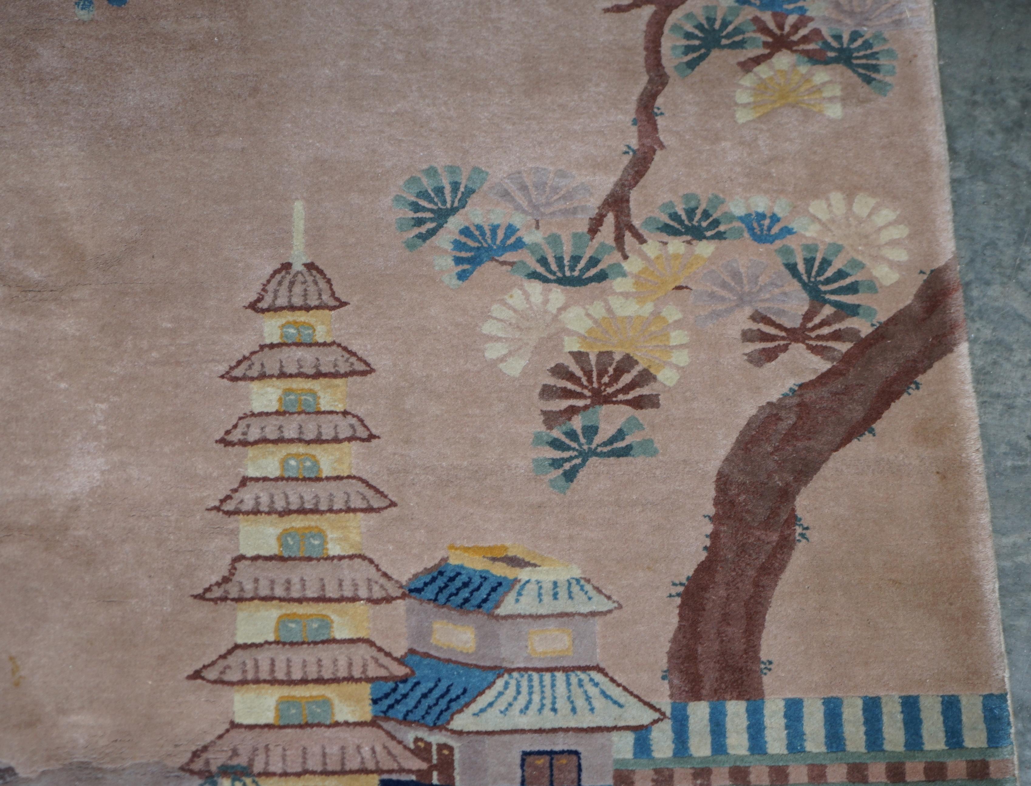Inizio XX secolo Antico tappeto cinese in lana a nodi fitti con tempio a pagoda e alberi floreali in vendita