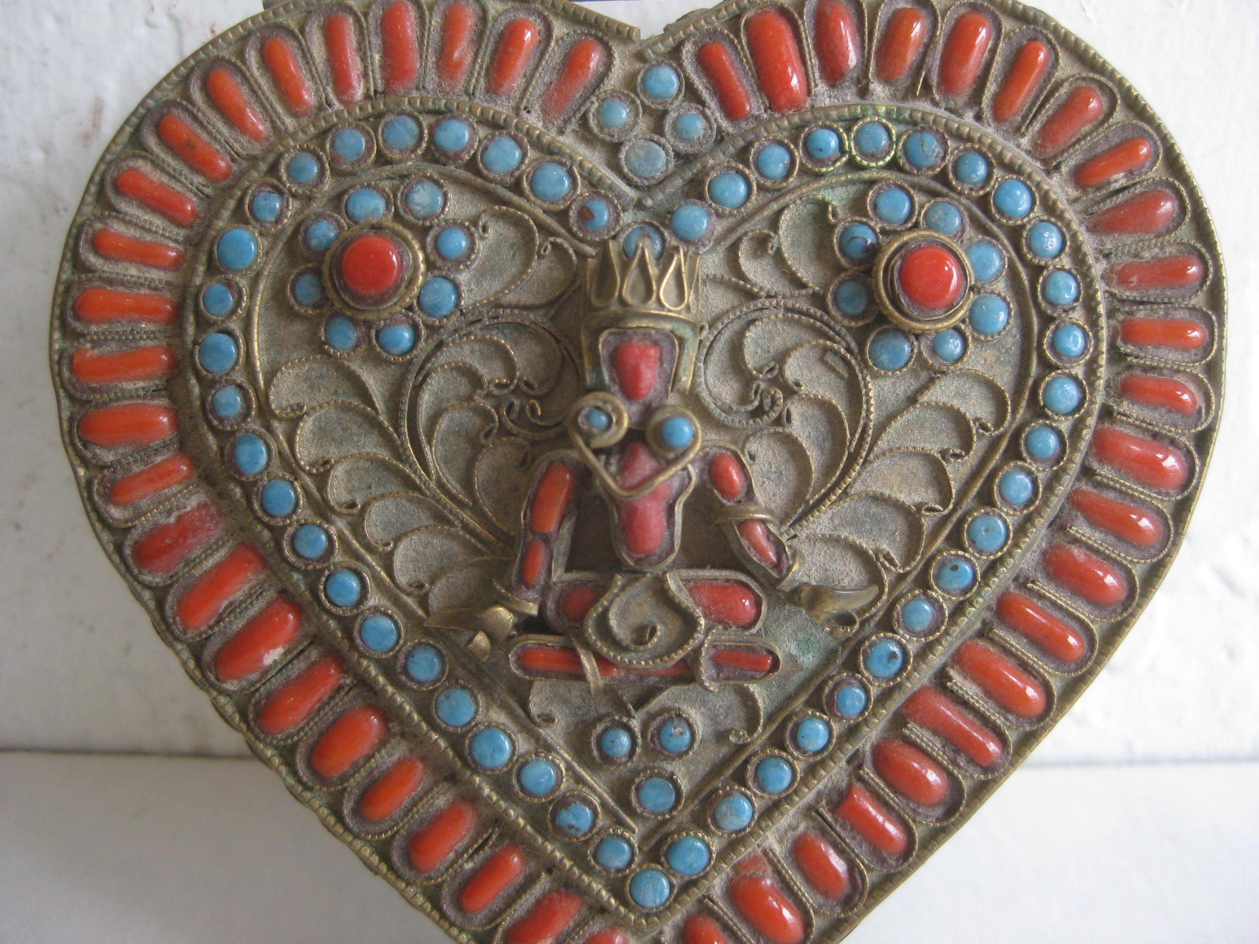 Antique Chinese Tibetan Buddha Brass Filigree Turquoise Coral Heart Shaped Box In Good Condition In San Diego, CA