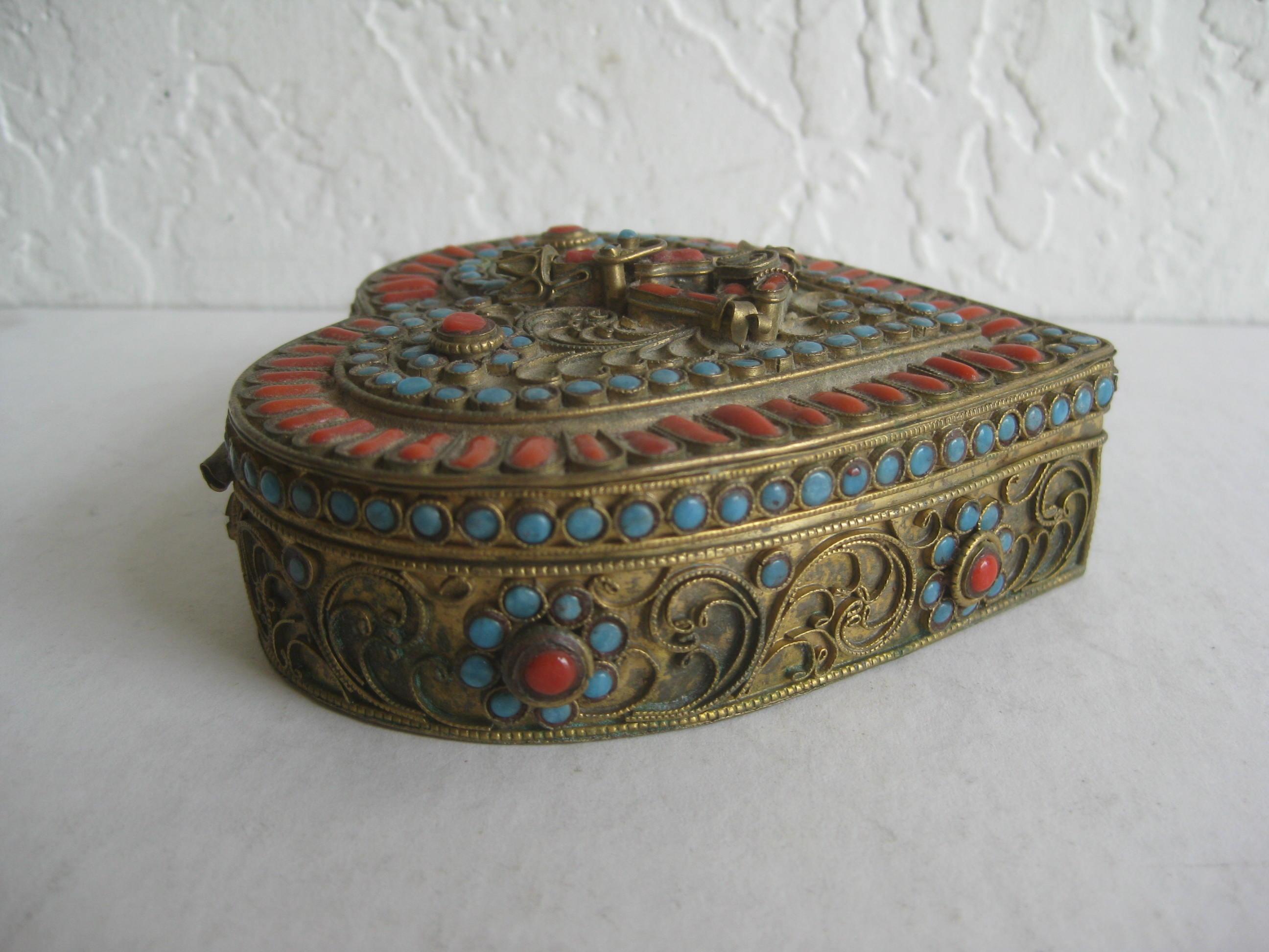 Antique Chinese Tibetan Buddha Brass Filigree Turquoise Coral Heart Shaped Box 2