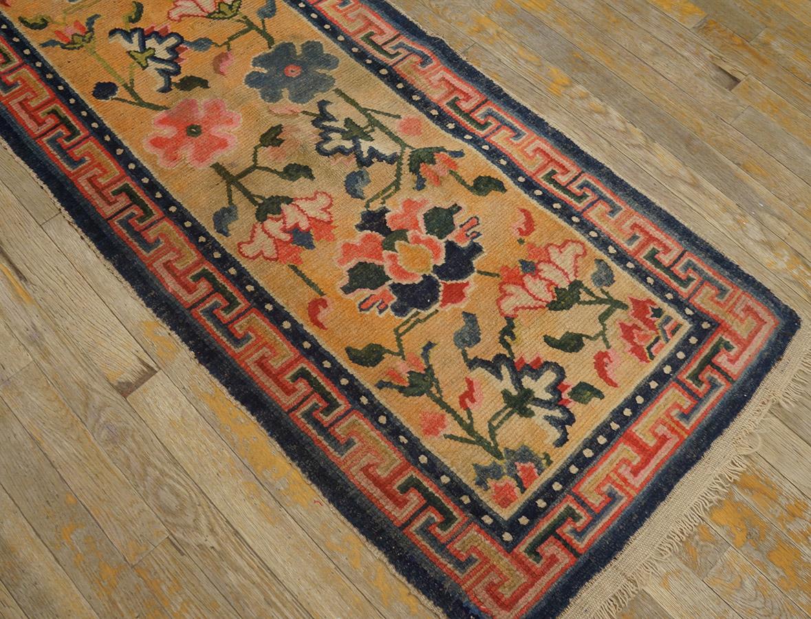 Chinesischer tibetischer Teppich aus den 1920er Jahren ( 1,82 m x 1,82 m – 64 x 255 cm) (Handgeknüpft) im Angebot
