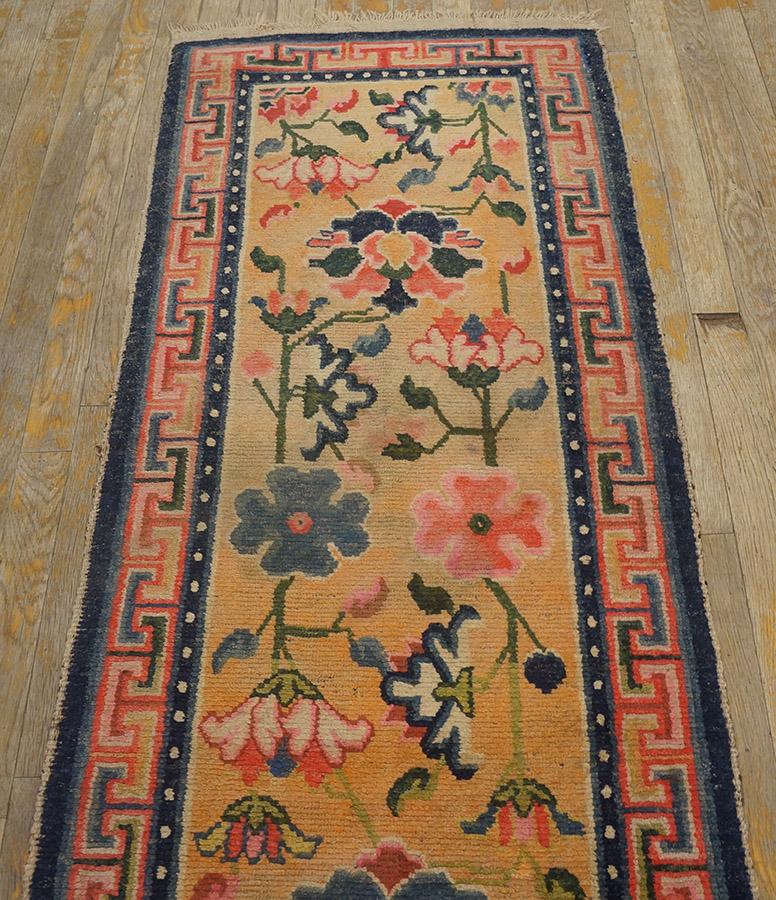 Chinesischer tibetischer Teppich aus den 1920er Jahren ( 1,82 m x 1,82 m – 64 x 255 cm) (Mitte des 20. Jahrhunderts) im Angebot