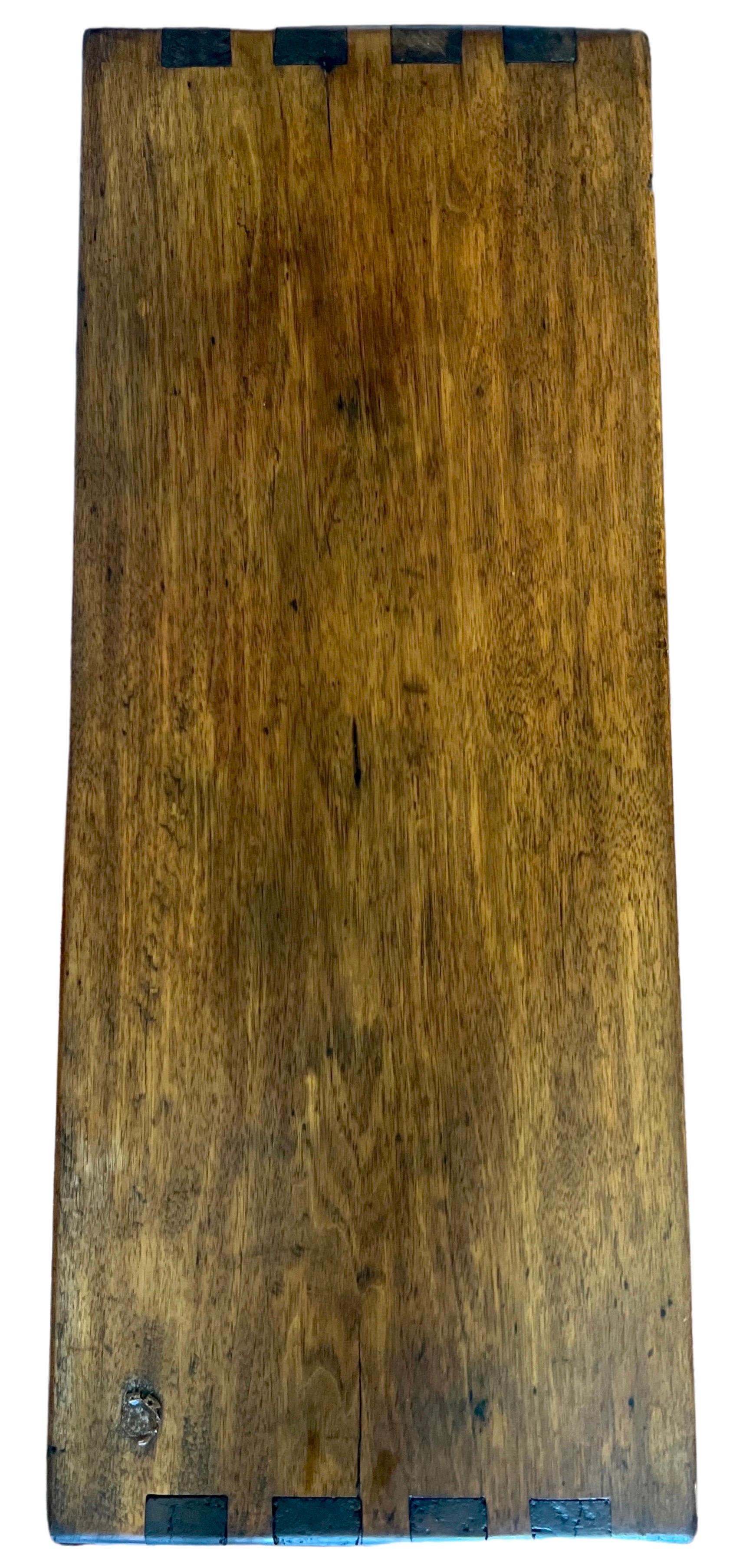 20ième siècle Ancienne table basse ou petite table basse chinoise en bois Tieli pour cascade en vente