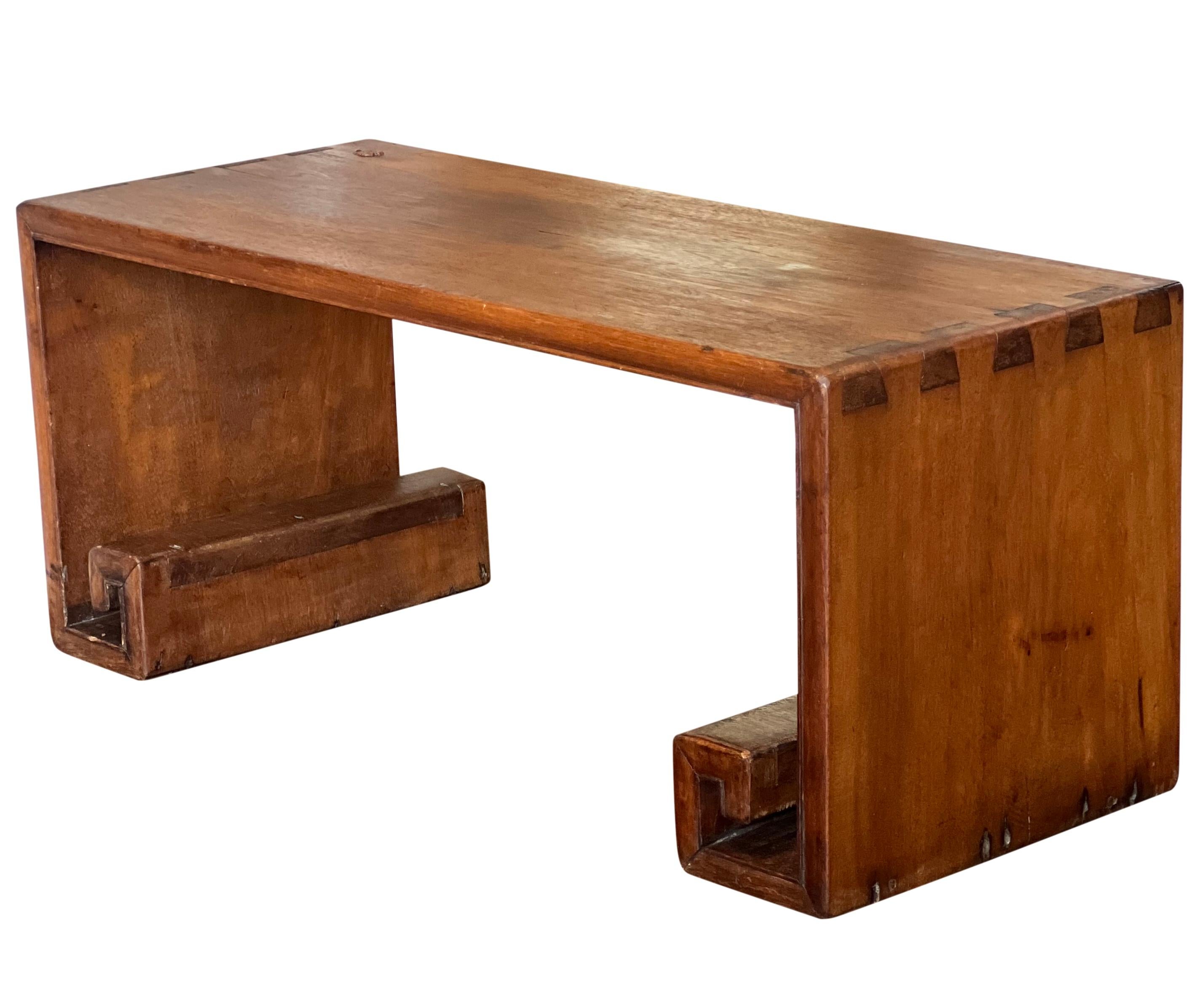 Ancienne table basse ou petite table basse chinoise en bois Tieli pour cascade en vente