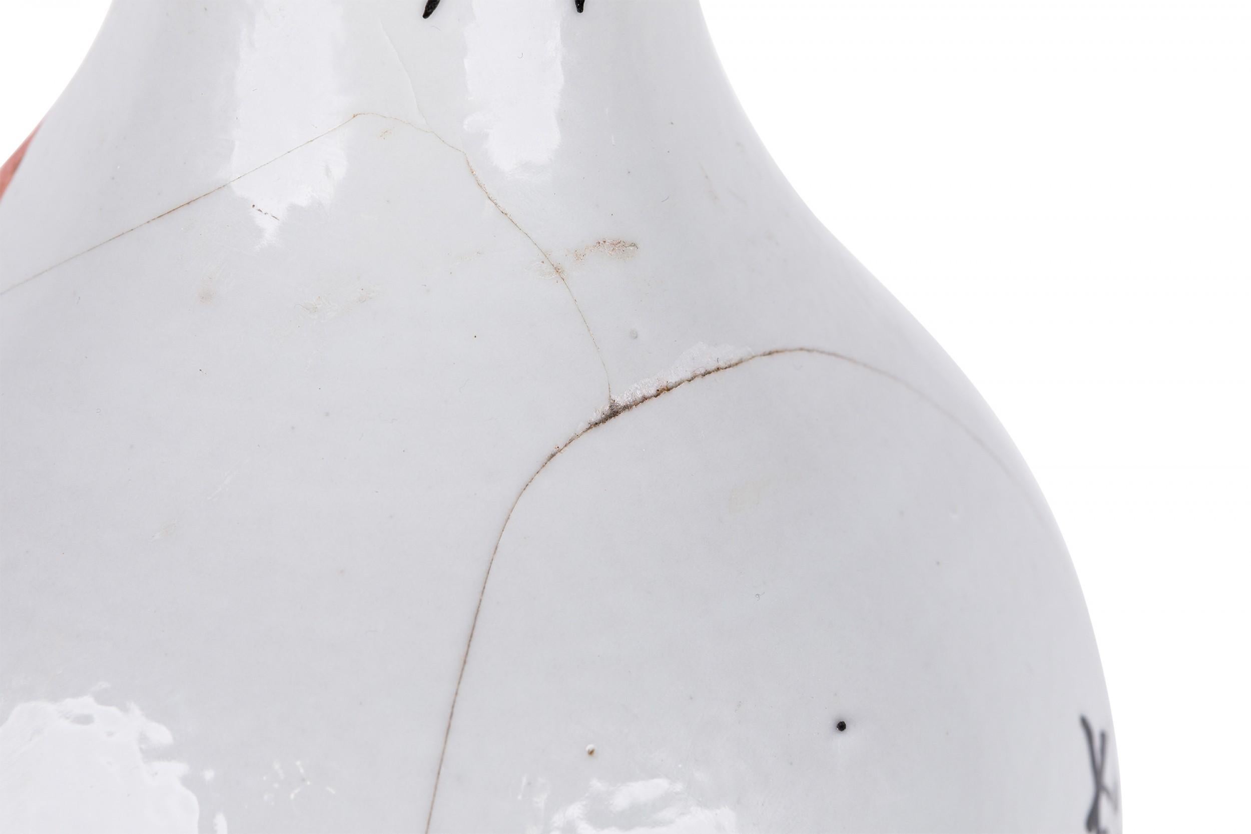 Vases chinois anciens en forme d'urne en porcelaine orange à motif de chien Foo Bon état - En vente à Queens, NY