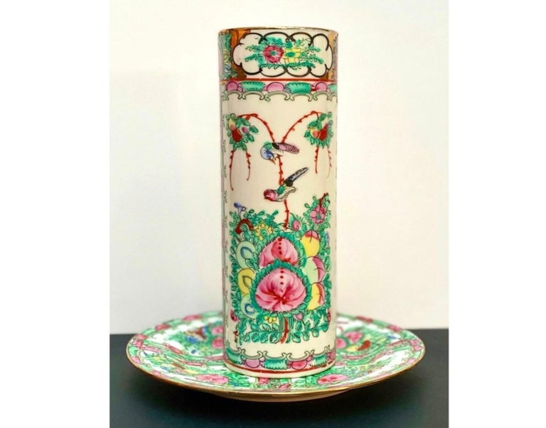 Antique Chinese vase on the Platter.

Hand painted.

Antique.

Chinoiserie Chic.

Made with glaze and 24k gold.

The height of the vase is 9 inc (23 cm).

The diameter of the dish is 8,2 inc (21 cm).

In great condition.

 My