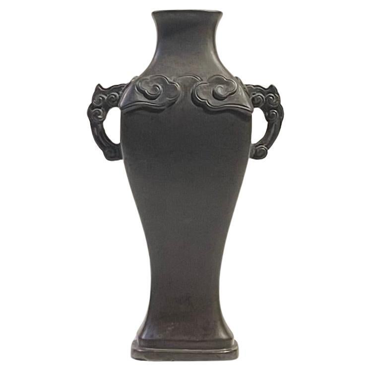 Vase chinois ancien en bronze, style Ming Ming en vente