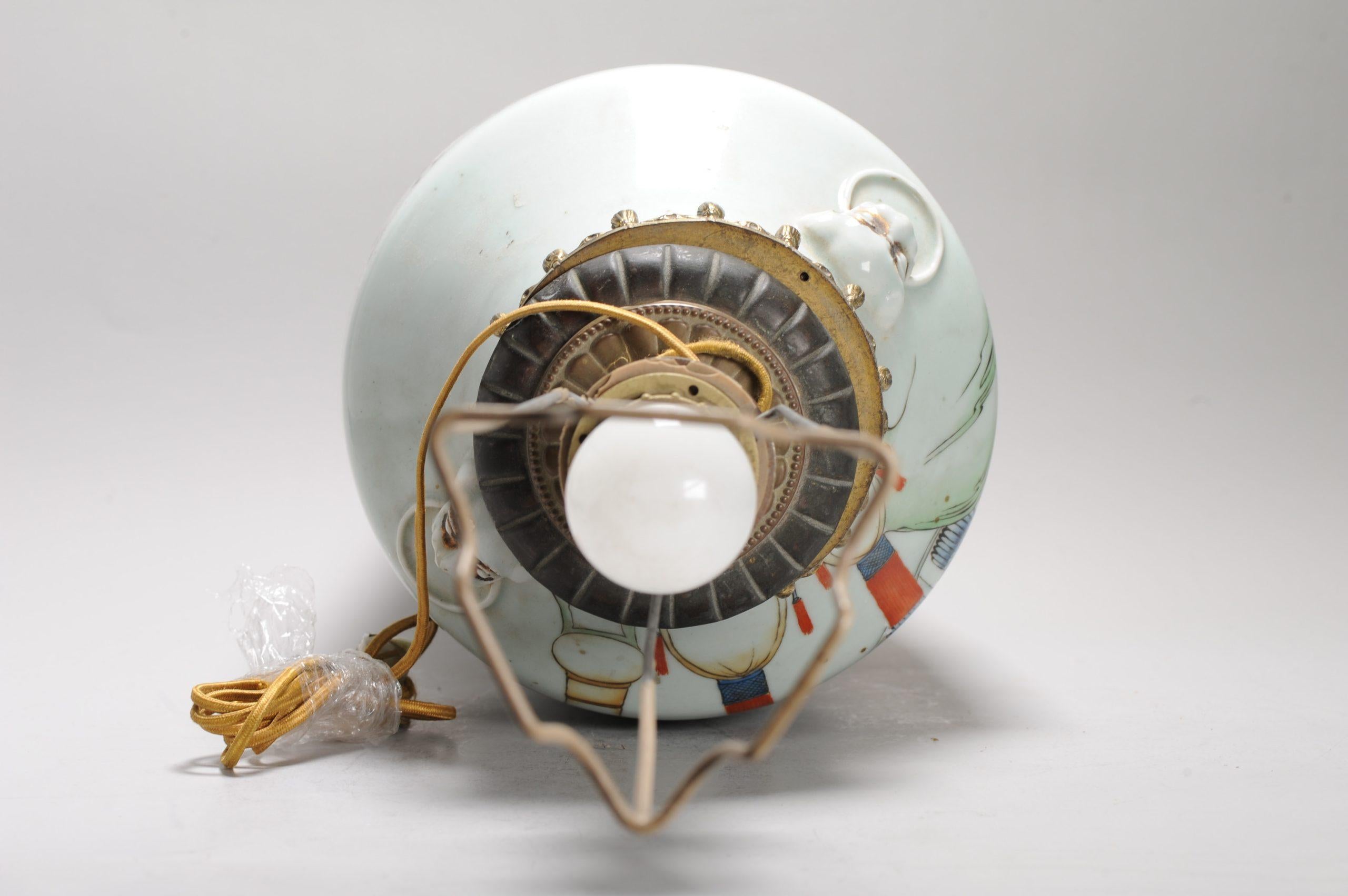 XIXe siècle Antiquité Vase Chinois Fin de la Dynastie Qing ou de la République Porcelaine Faite en Lampe en vente