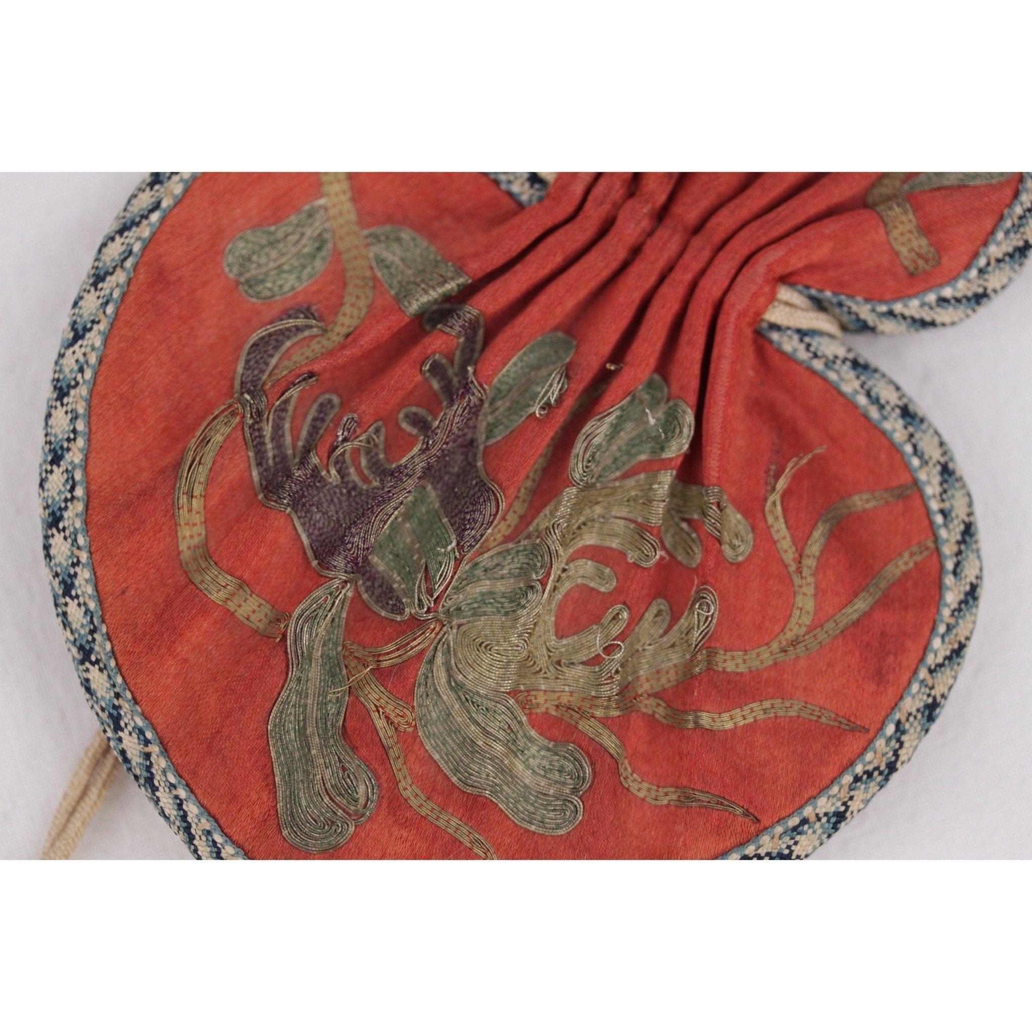  ANTIQUE CHINESE Vase Shape Embroidered Silk SCENT PURSE BAG 19th Century In Excellent Condition In Rome, Rome