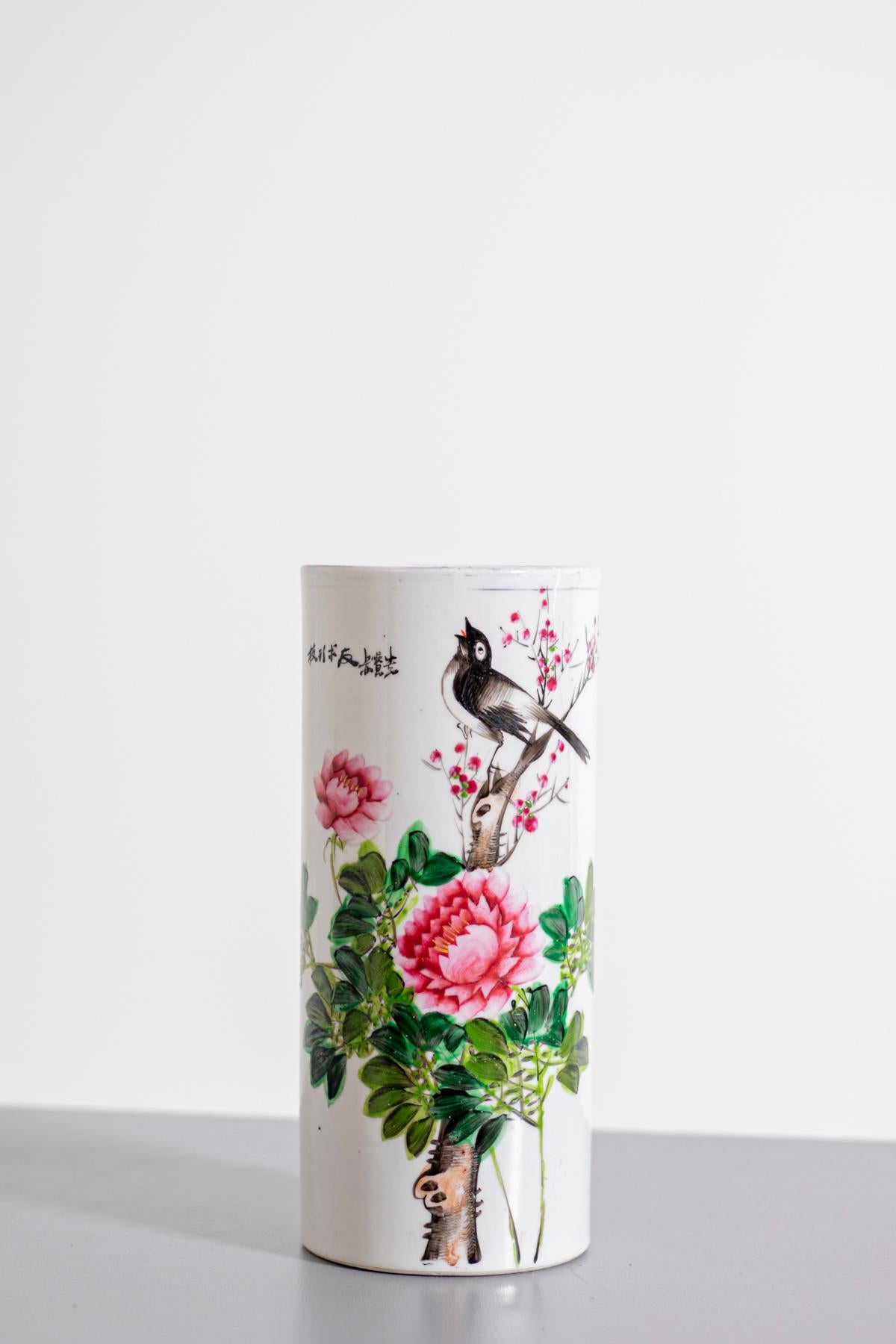 Antique Chinese Vase with Nature and Flowers In Good Condition In Milano, IT