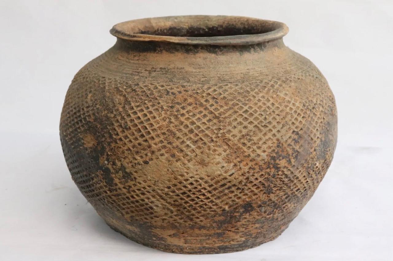 Antique Chinese Warring Period Earthenware Jar, Pottery, Wabi Sabi Brown/Black In Good Condition In Los Angeles, CA