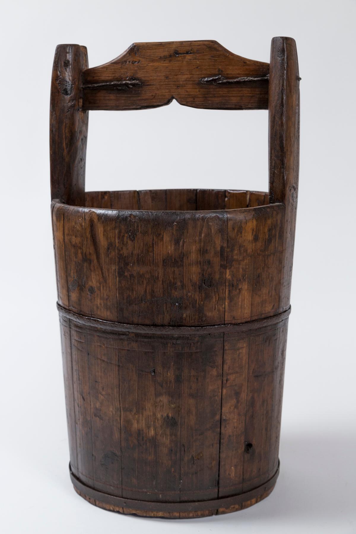 Antique Chinese Water Bucket, Early 20th Century For Sale 2