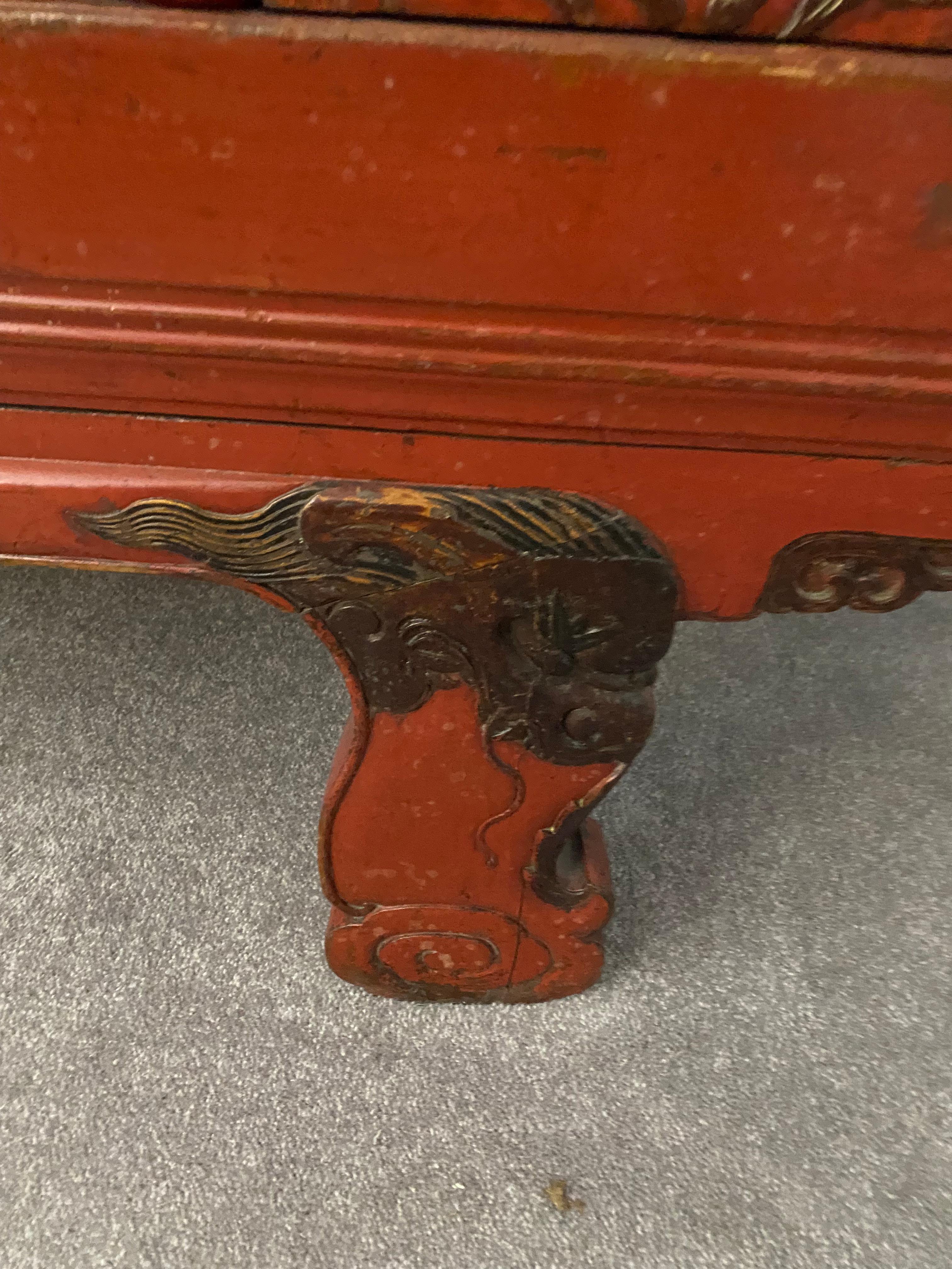 Antique Chinese Red Lacquored Bed In Good Condition For Sale In Sarasota, FL