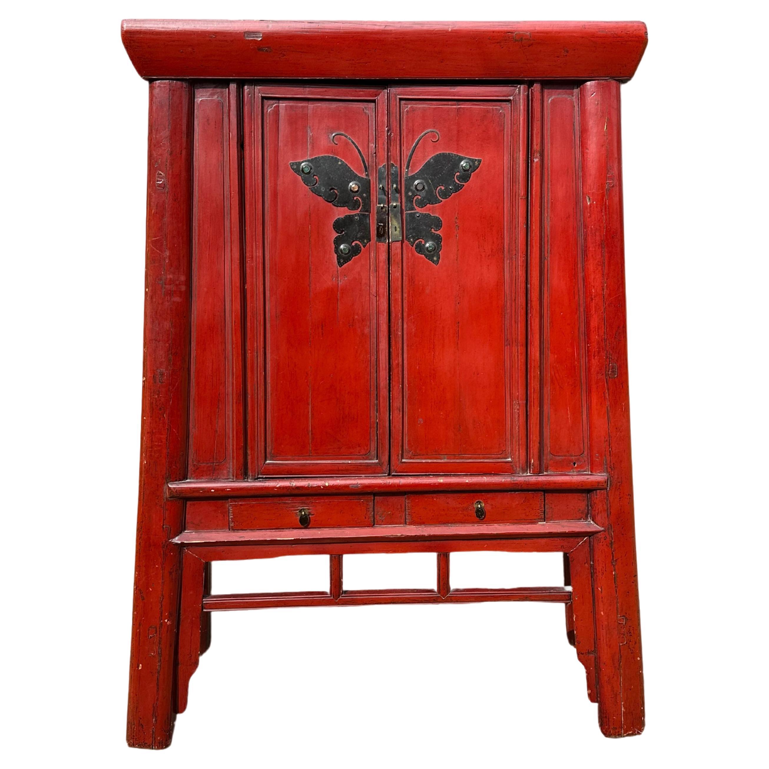Ancienne commode de mariage chinoise.