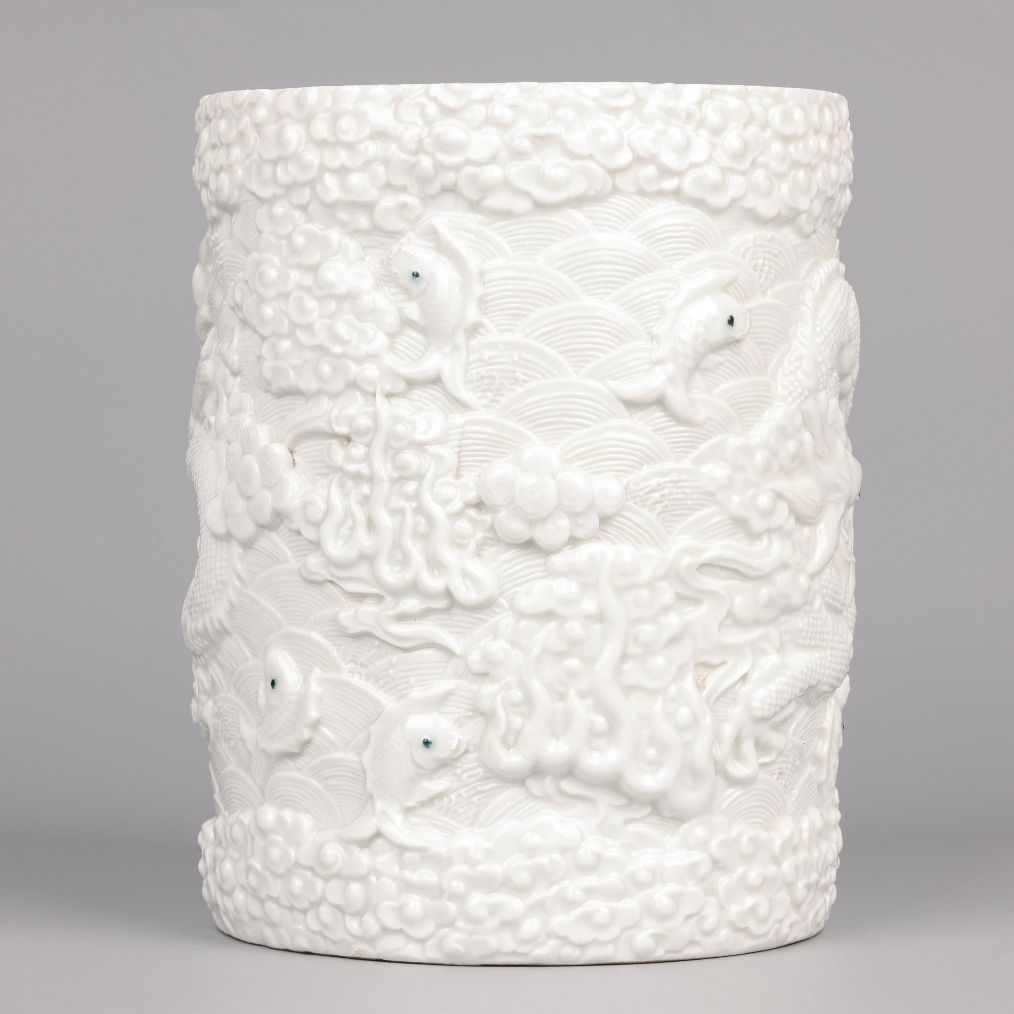 Ancien pot à pinceau chinois à glaçure blanche Wang Bin Rong en vente 8