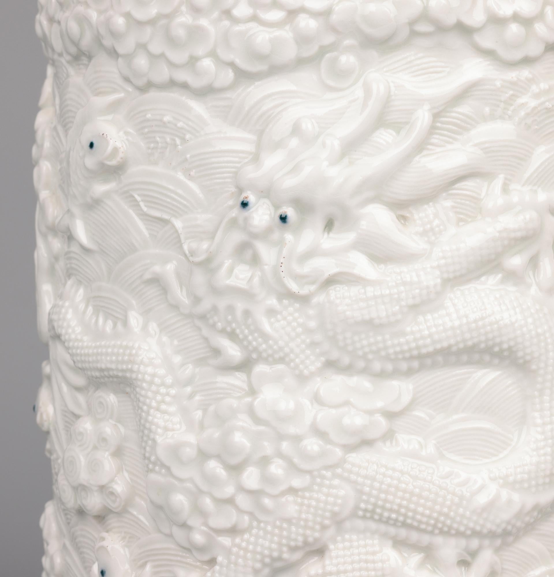 Vernissé Ancien pot à pinceau chinois à glaçure blanche Wang Bin Rong en vente