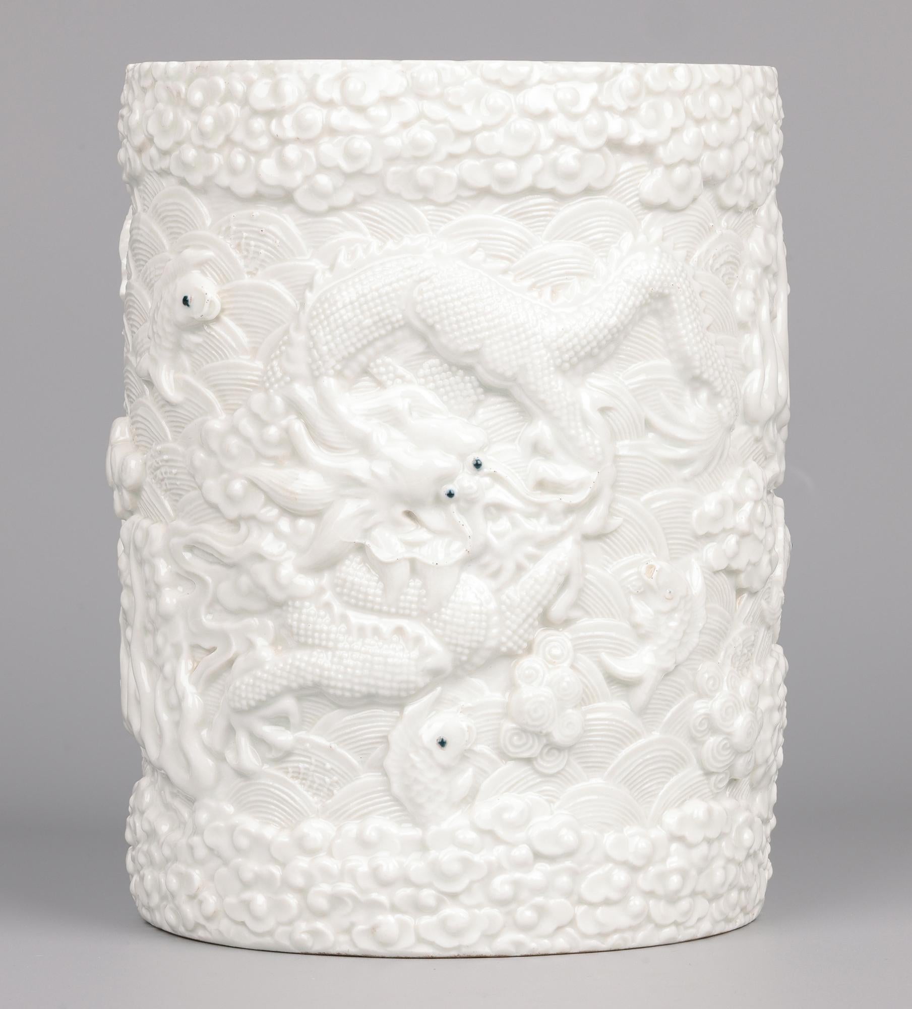Ancien pot à pinceau chinois à glaçure blanche Wang Bin Rong Bon état - En vente à Bishop's Stortford, Hertfordshire