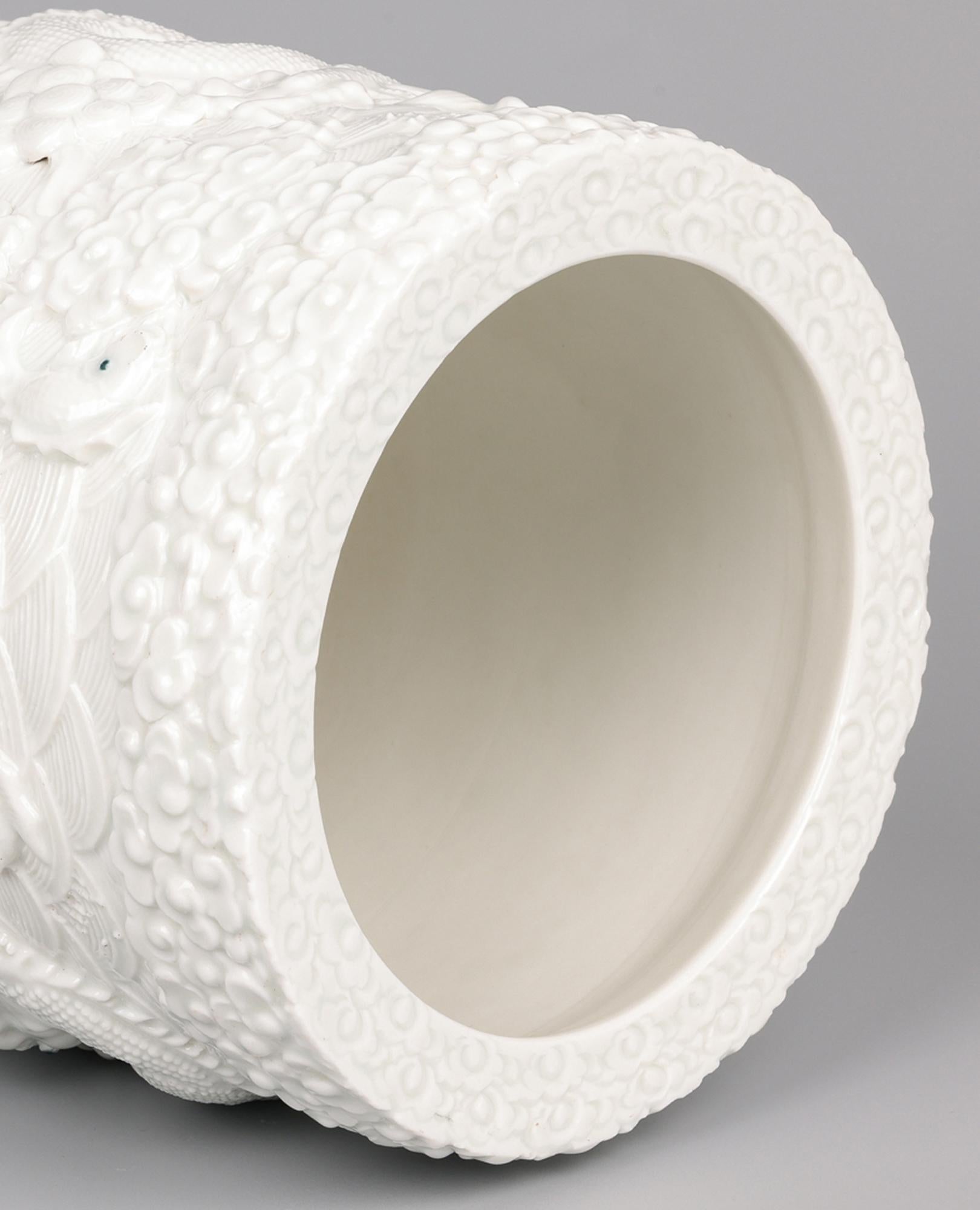 Ancien pot à pinceau chinois à glaçure blanche Wang Bin Rong en vente 1