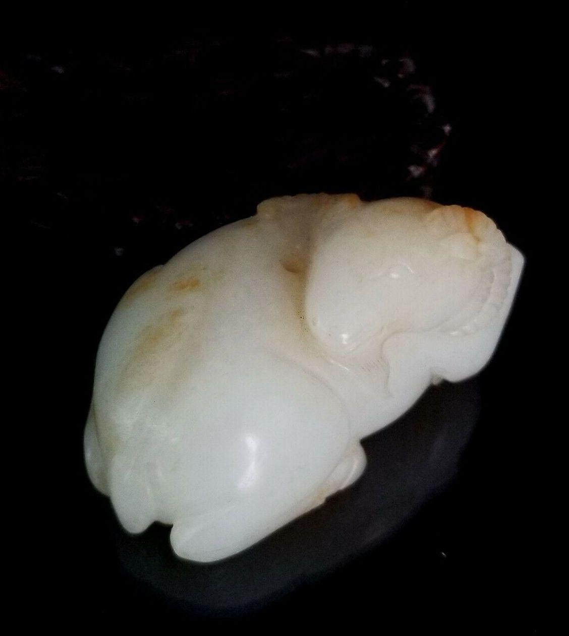 Pierre Ancienne effigie de mouton en jade blanc de Hetian sur Stand 18ème/19ème siècle en vente