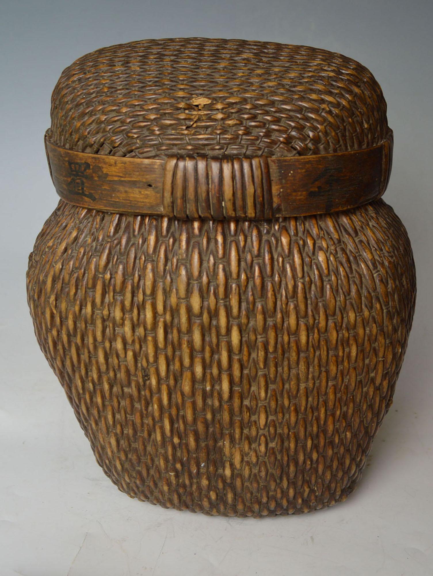 A Fine Chinese antique Willow basket
A elegant shaped basket with lid with Chinese characters
Period late 19th century.
Height.