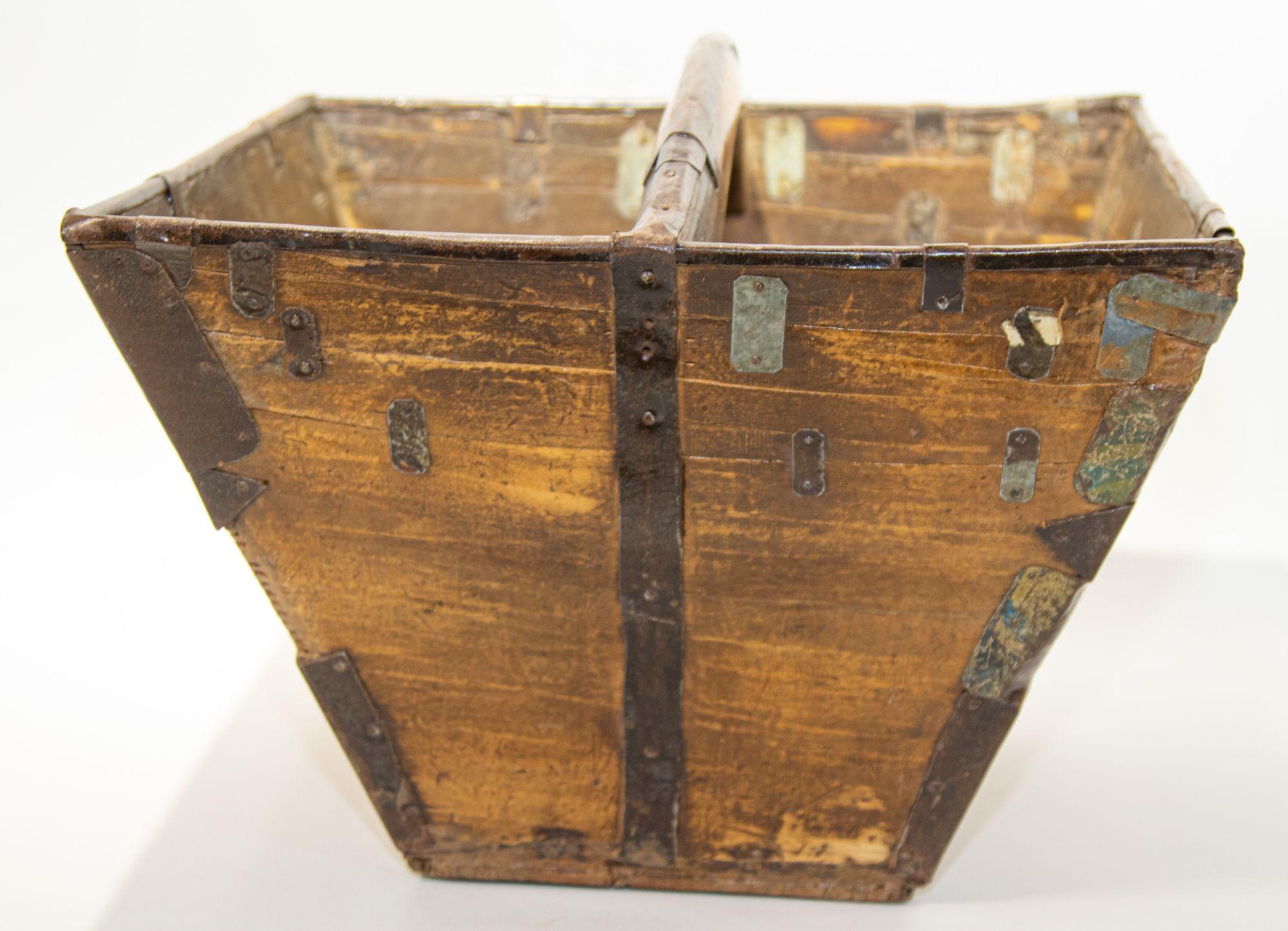 Antico cesto cinese in Wood in vendita 7