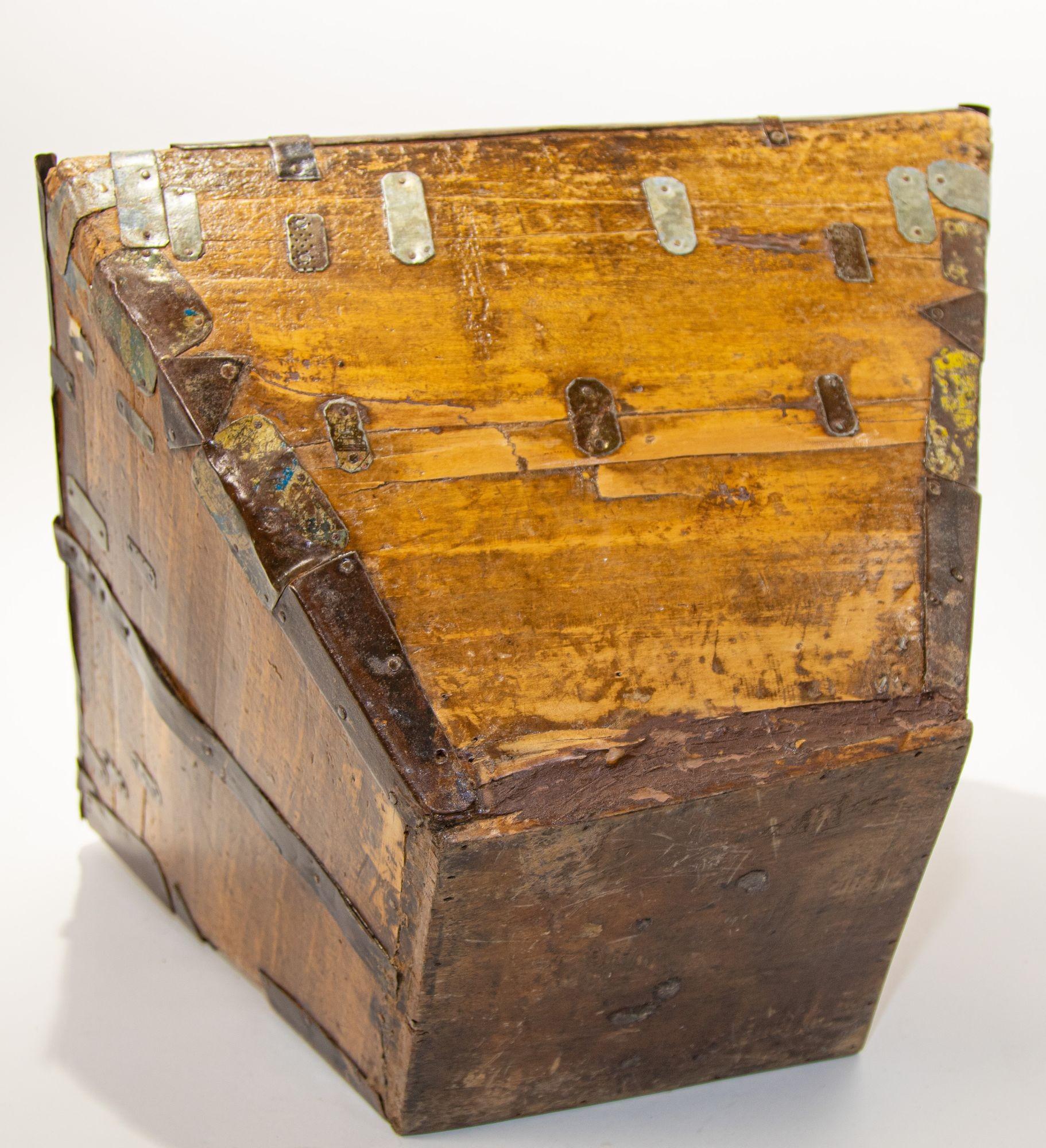 Antico cesto cinese in Wood in vendita 8