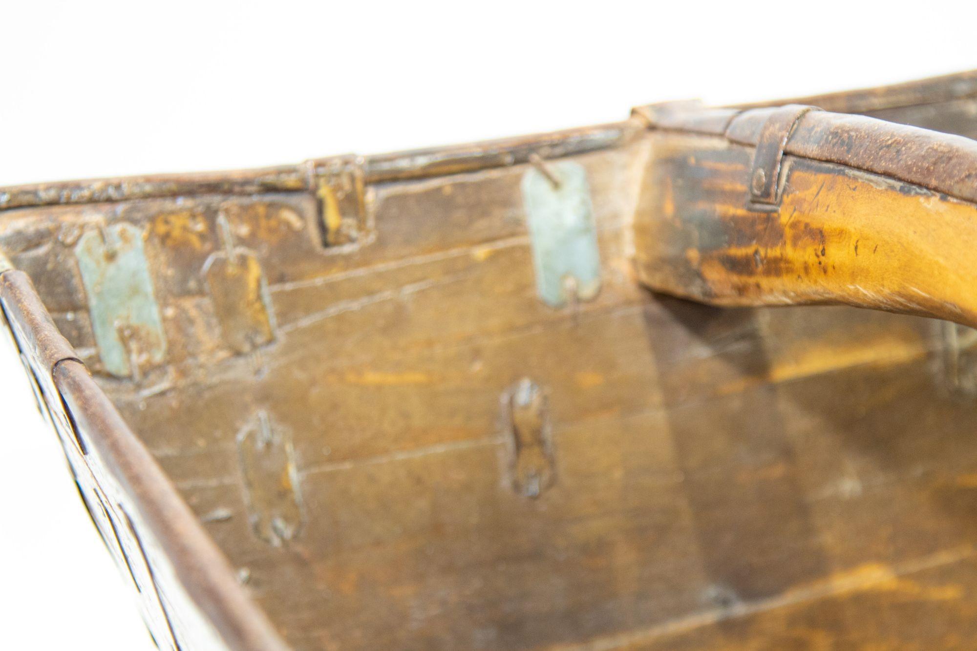 Antique Chinese Wood Basket In Fair Condition For Sale In North Hollywood, CA