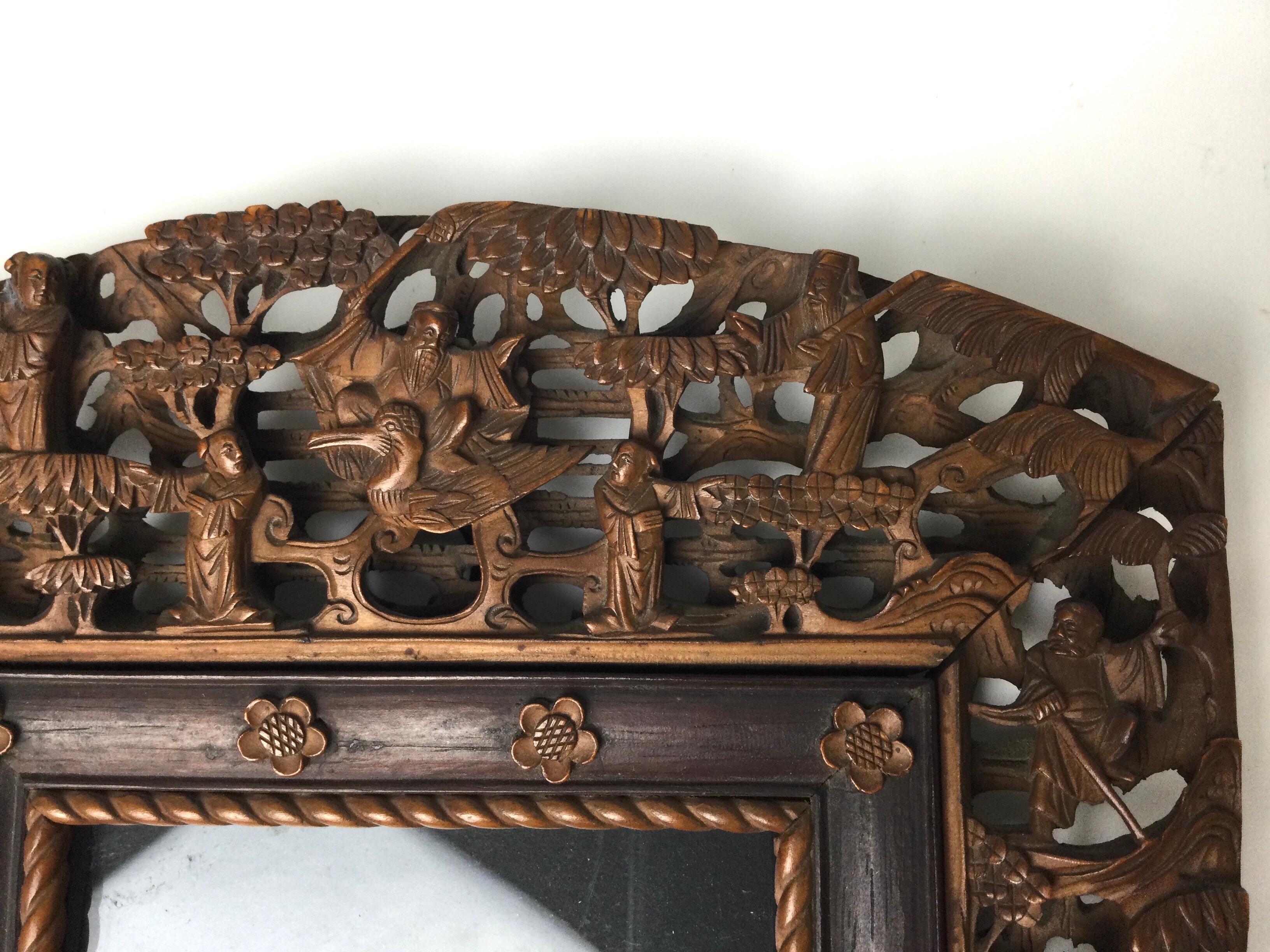 Antique Chinese Wood Carved Picture Frame with Chinese Figures In Excellent Condition In Lambertville, NJ