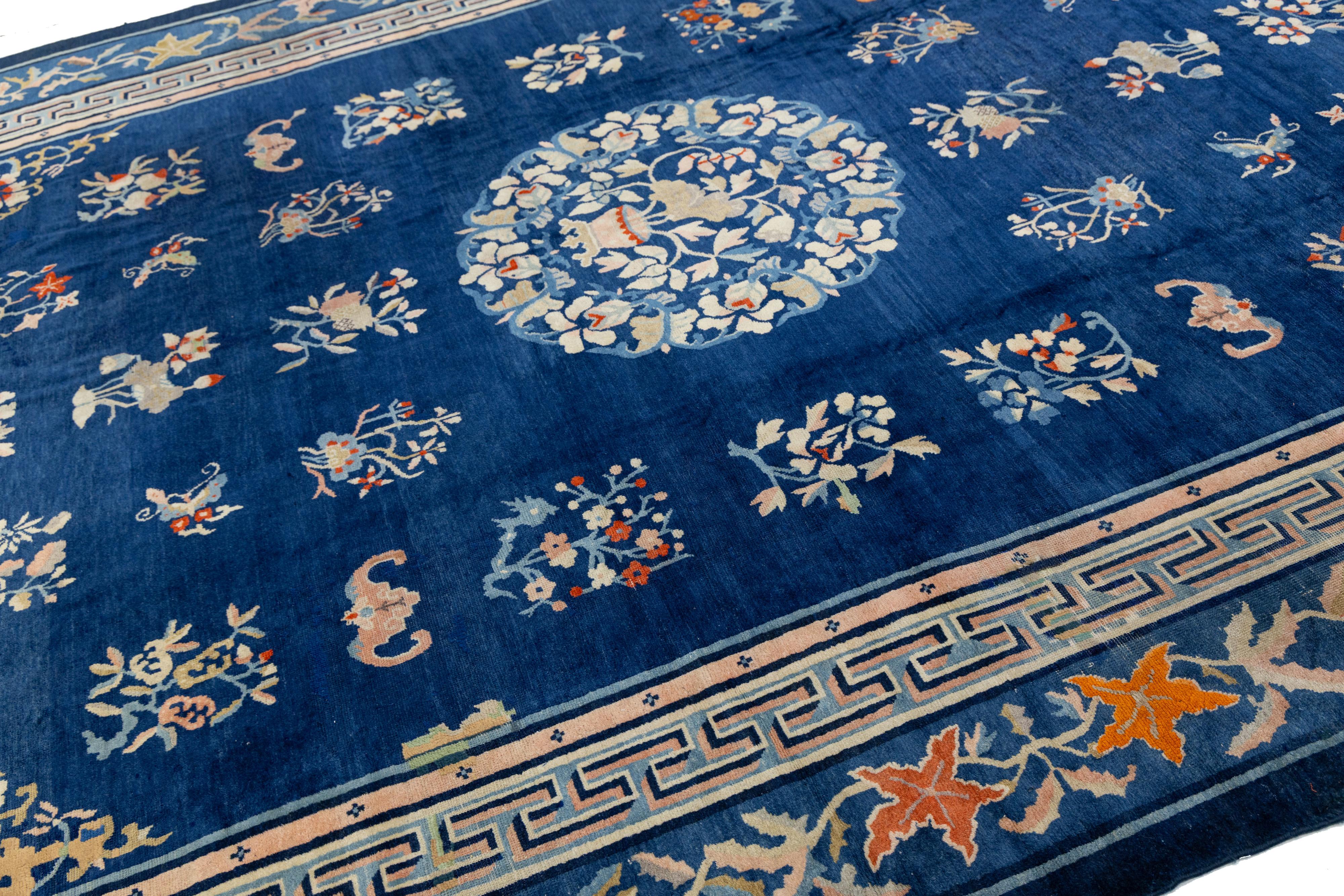 Antique Chinese Wool Rug – Blue Field, Floral Medallion, Early 20th Century In Excellent Condition For Sale In Norwalk, CT