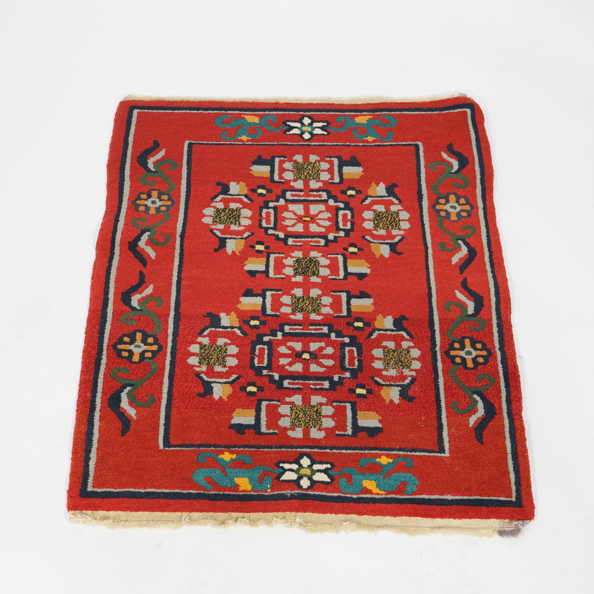 An antique Chinese rug offers wool construction with stylized foliate design, 20th century

Measures 34.5