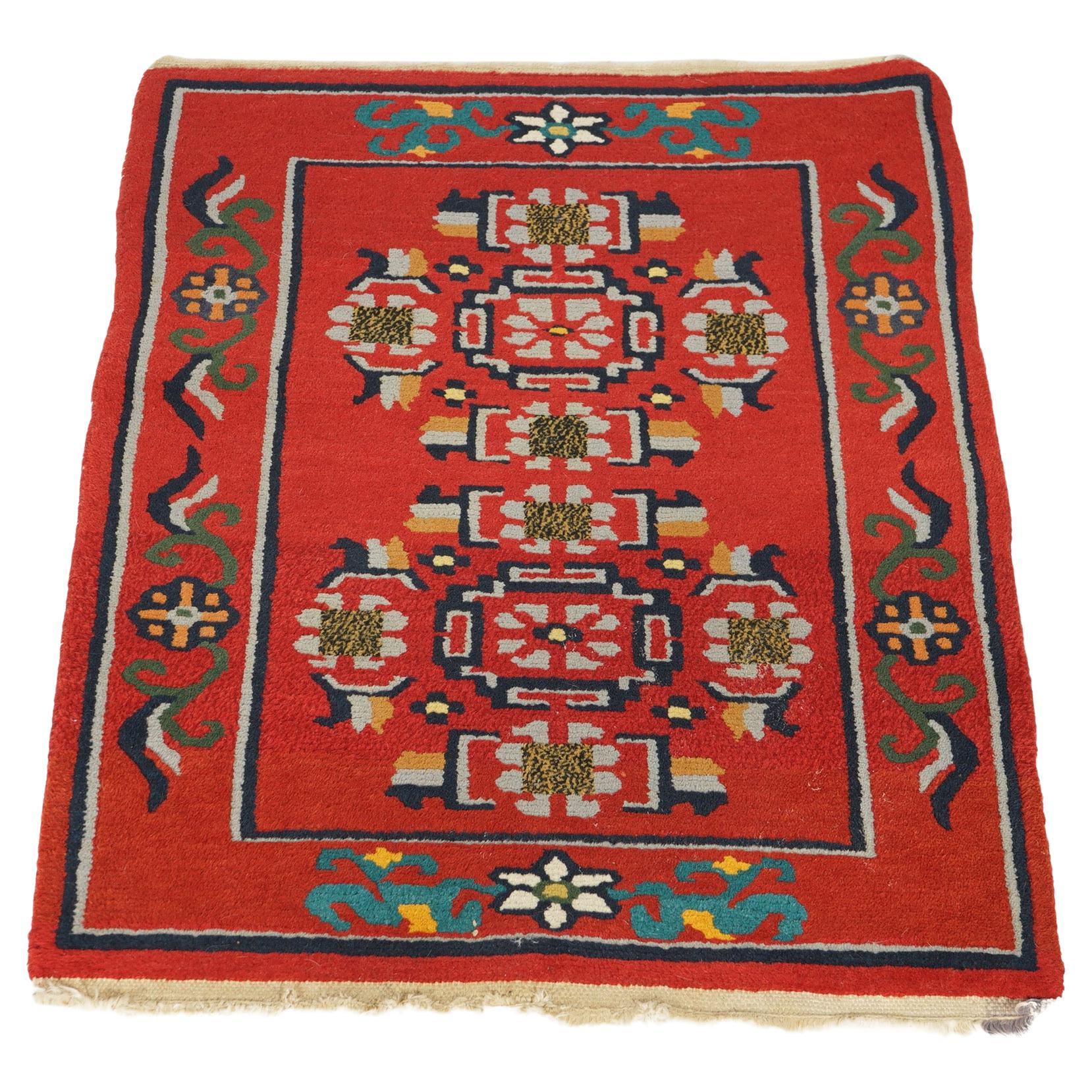 Antique Chinese Wool Rug with Stylized Foliate Design, 20th Century