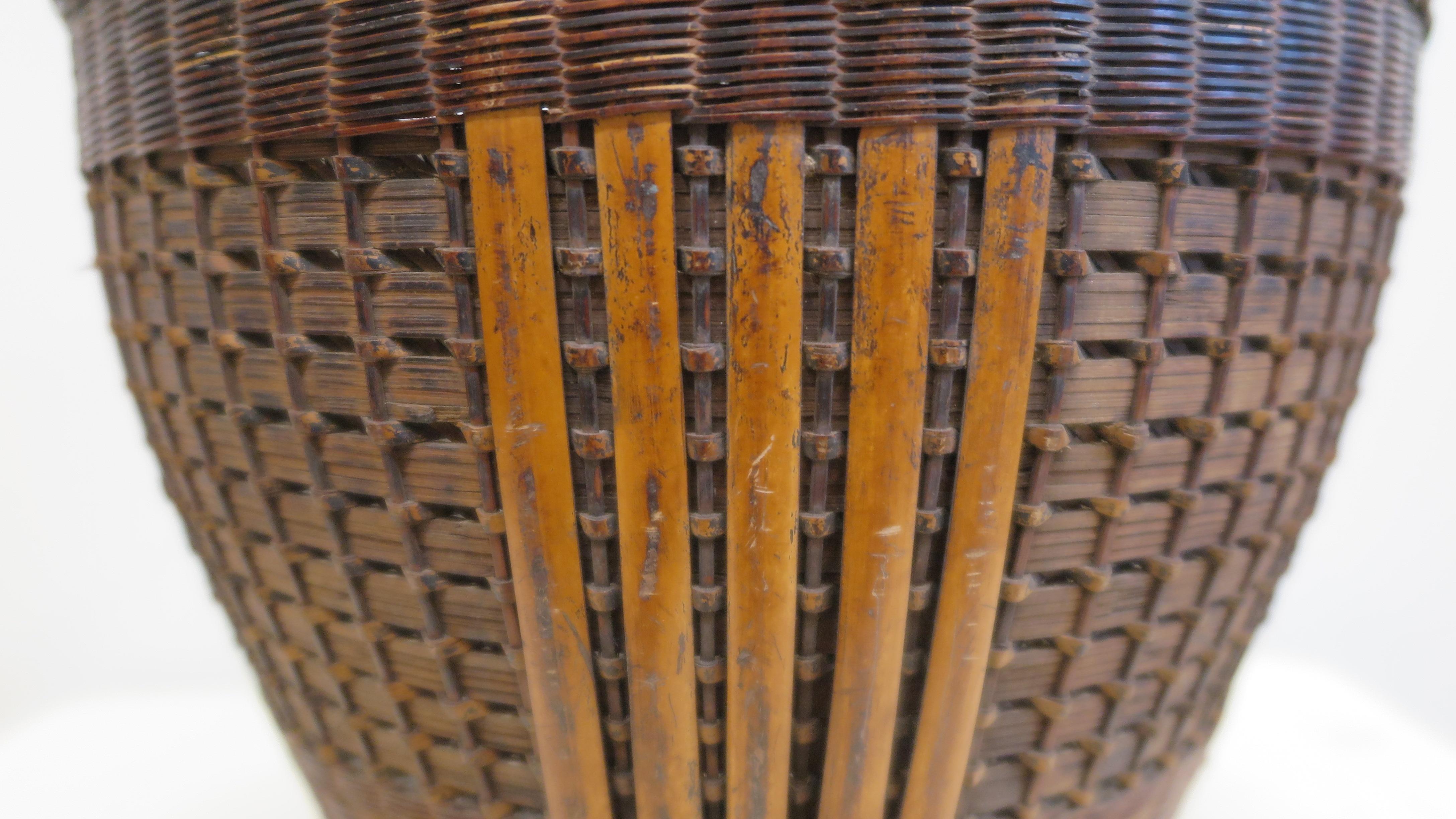 Antiker chinesischer gewebter Korb (Handgewebt) im Angebot