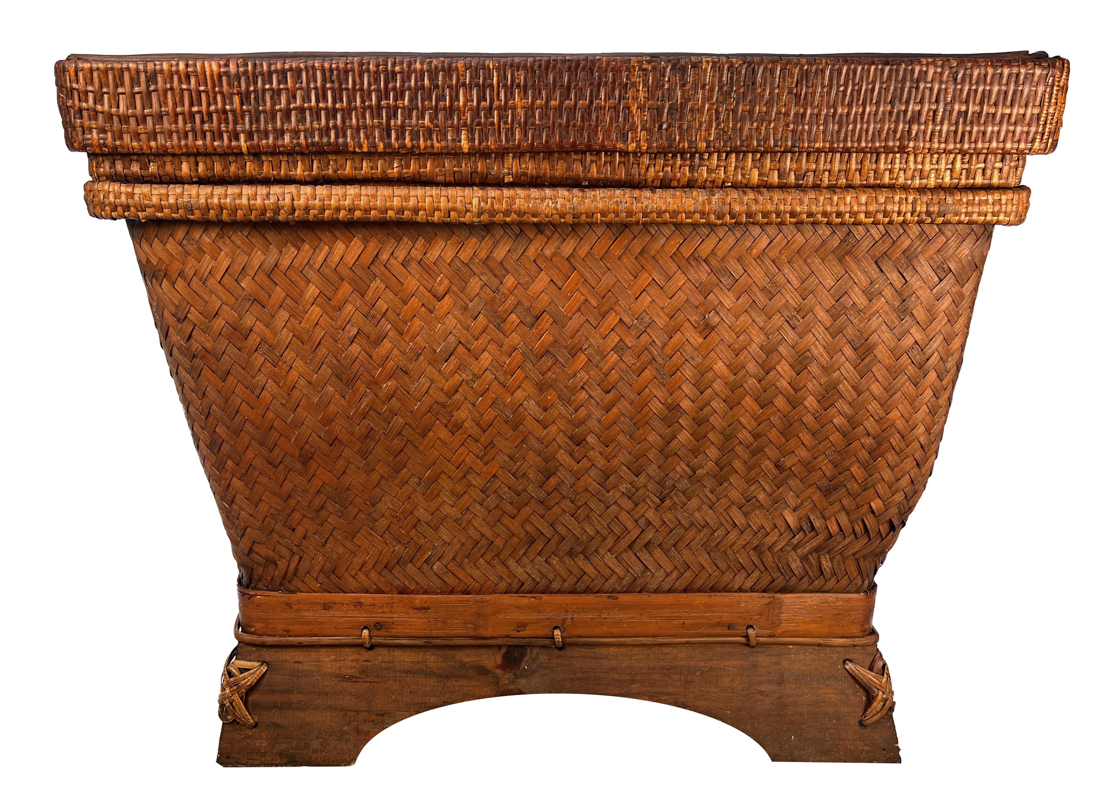 20th Century Antique Chinese Woven Rattan Chest Trunk or Coffee Table  For Sale