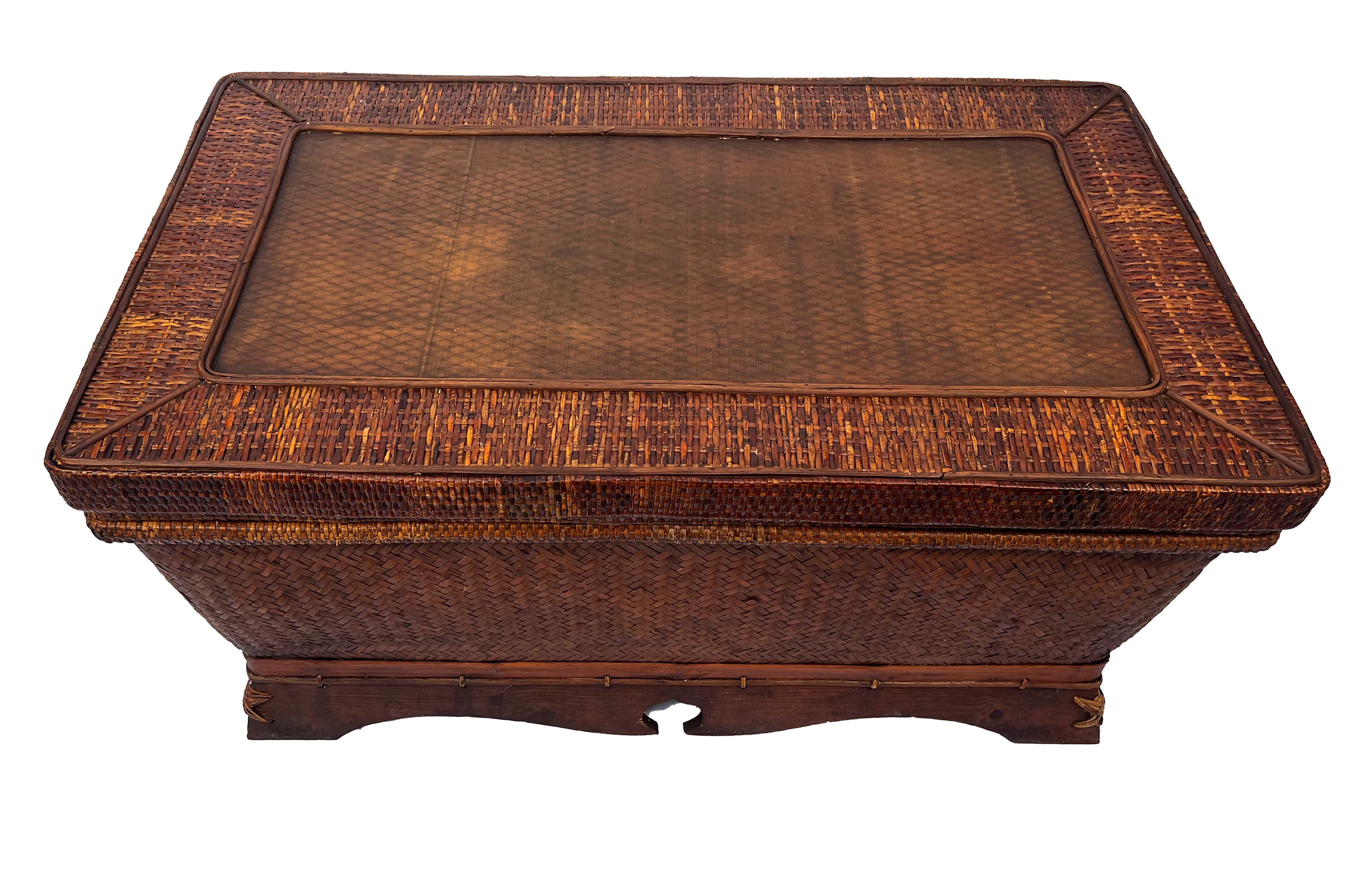 Antique Chinese Woven Rattan Chest Trunk or Coffee Table  For Sale 3