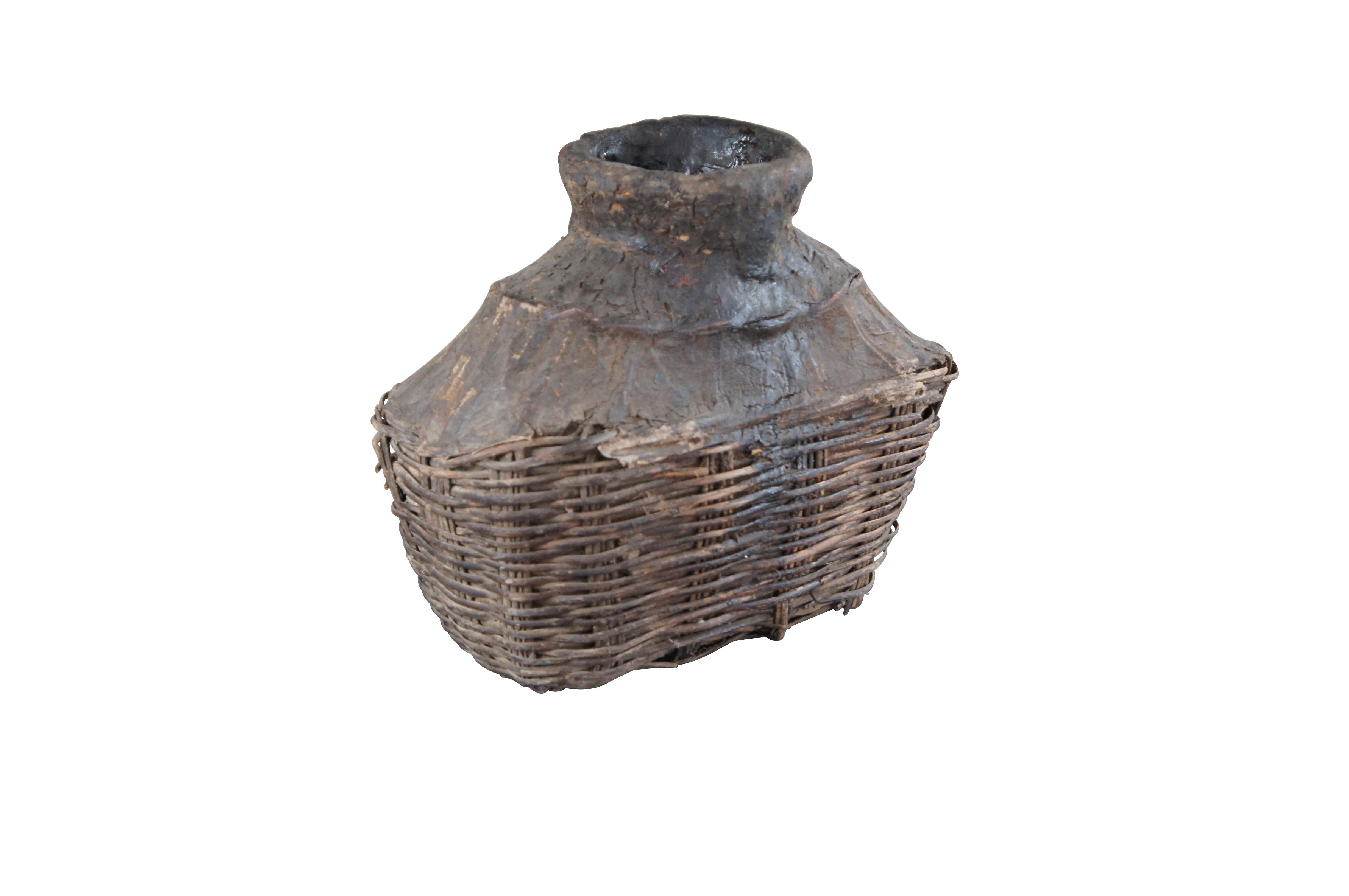 Early 20th Century Chinese Shanxi Willow Oil Container / Food Storage Vessel. Beautifully woven with natural patina from years of use. An unusual yet perfect decorative piece for display in a corner, on a bookcase or in a nook.

Dimensions:
13