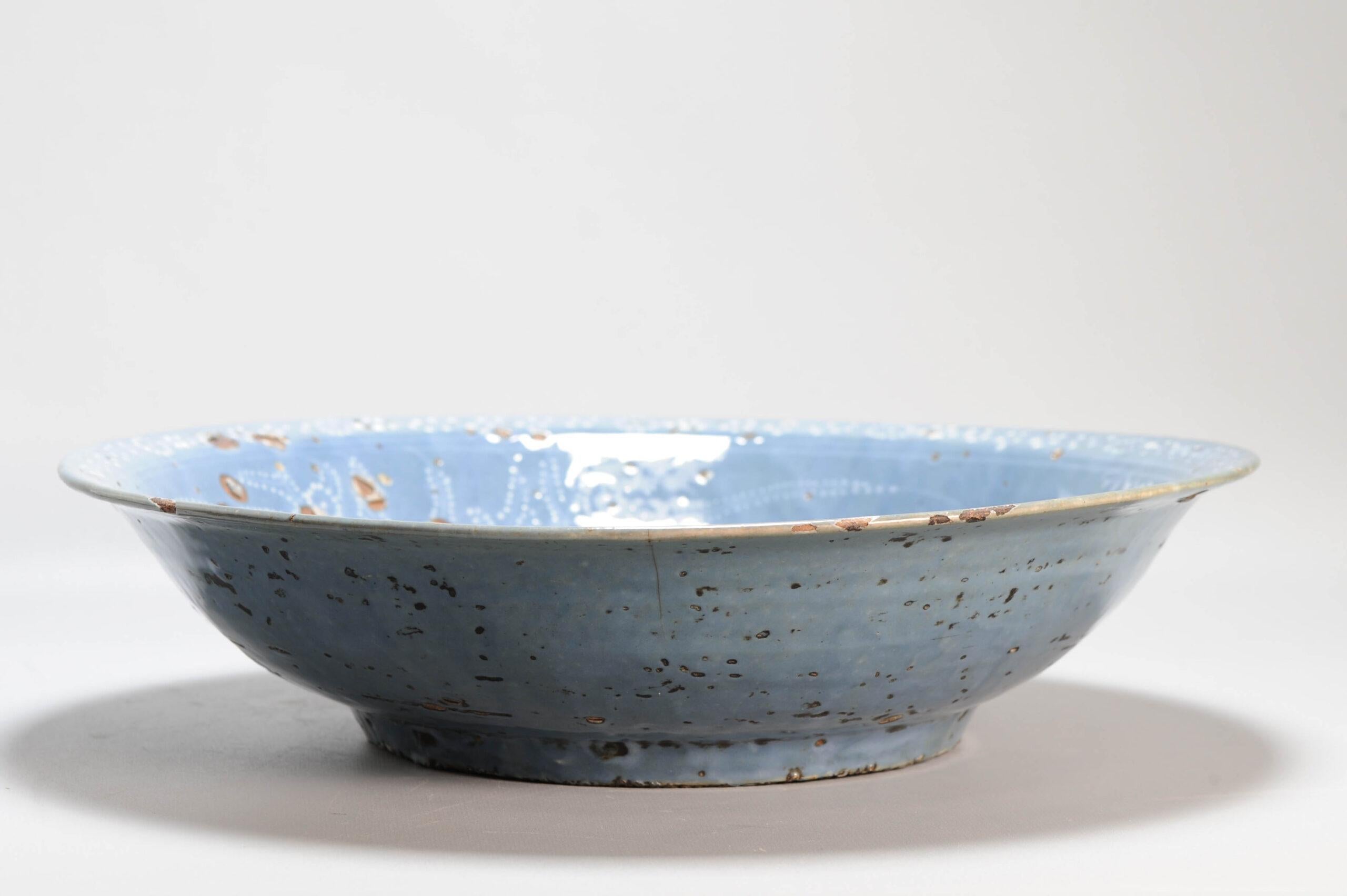 Antique chargeur chinois de Zhangzhou à décor en relief Ming Ming Dynasty en vente 2