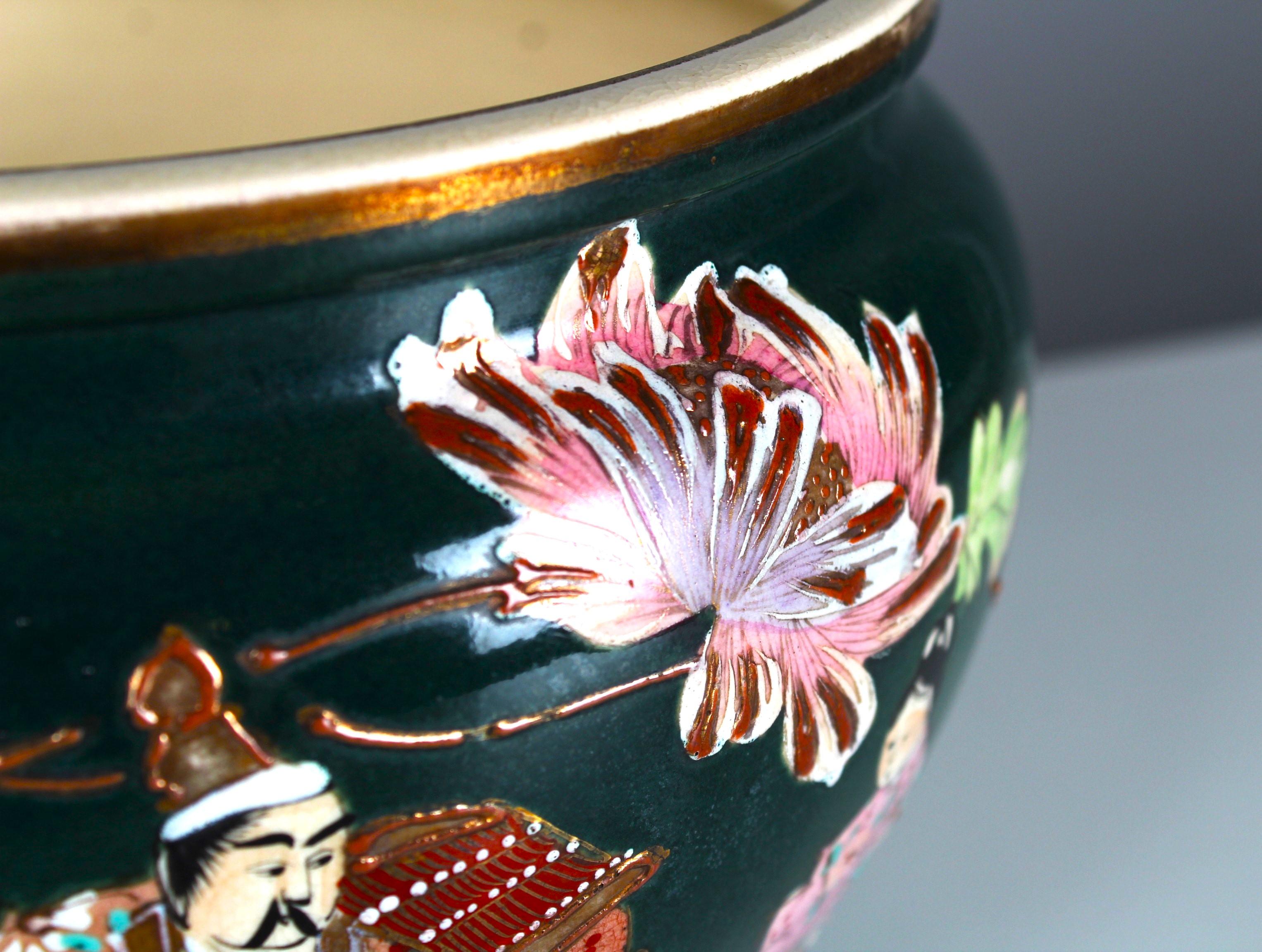 Exceptional hand-painted flower pot with a Chinese look, France 1880s.
Signed at the bottom by the artist 