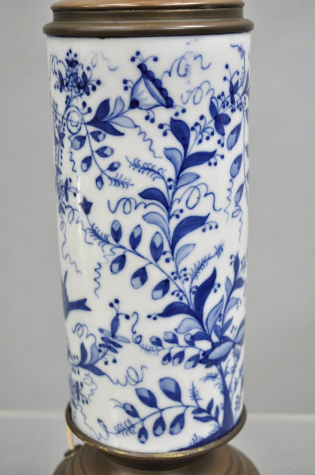 Lámpara de mesa antigua de porcelana azul y blanca Chinoiserie Jardiniere Pájaro y Enredadera Desconocido en venta