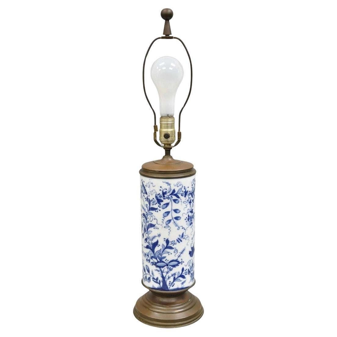 Antica lampada da tavolo Jardiniere Bird & Vine in porcellana bianca e blu di Chinoiserie
