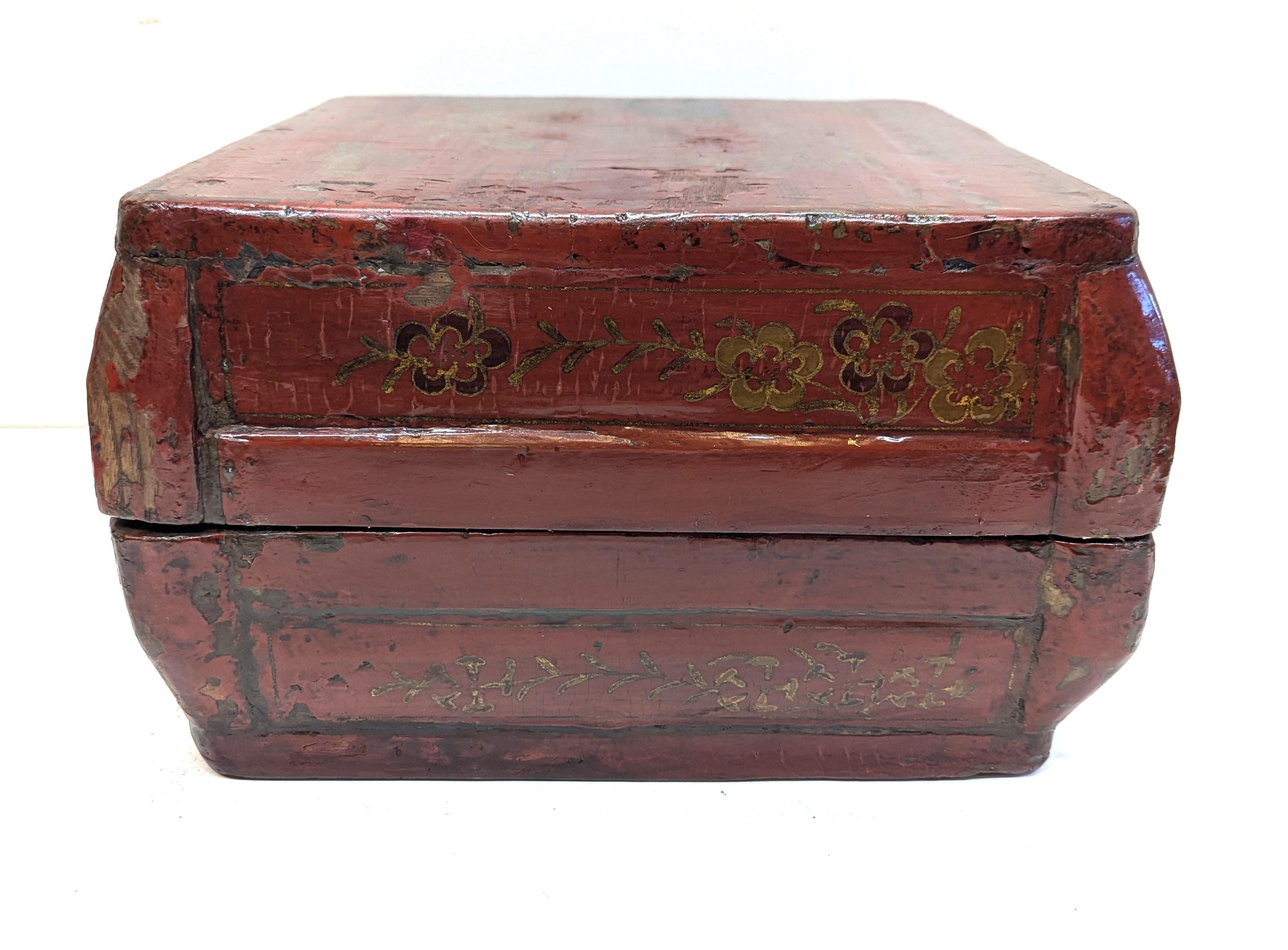 Caja antigua de Chinoiserie en venta 2