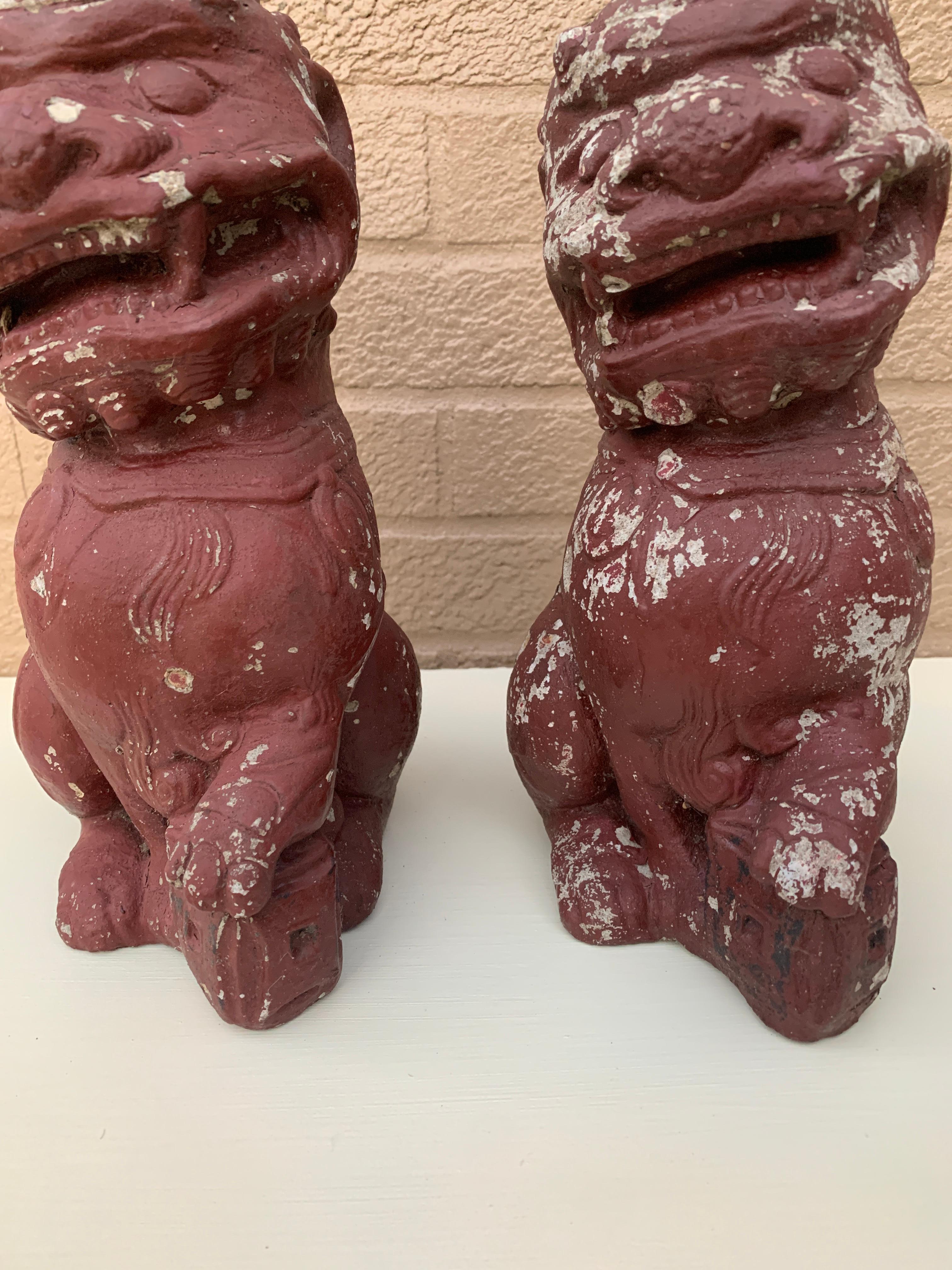 Antike Chinoiserie-Garten- Foo-Hundestatuen aus Steinguss, Paar im Angebot 4