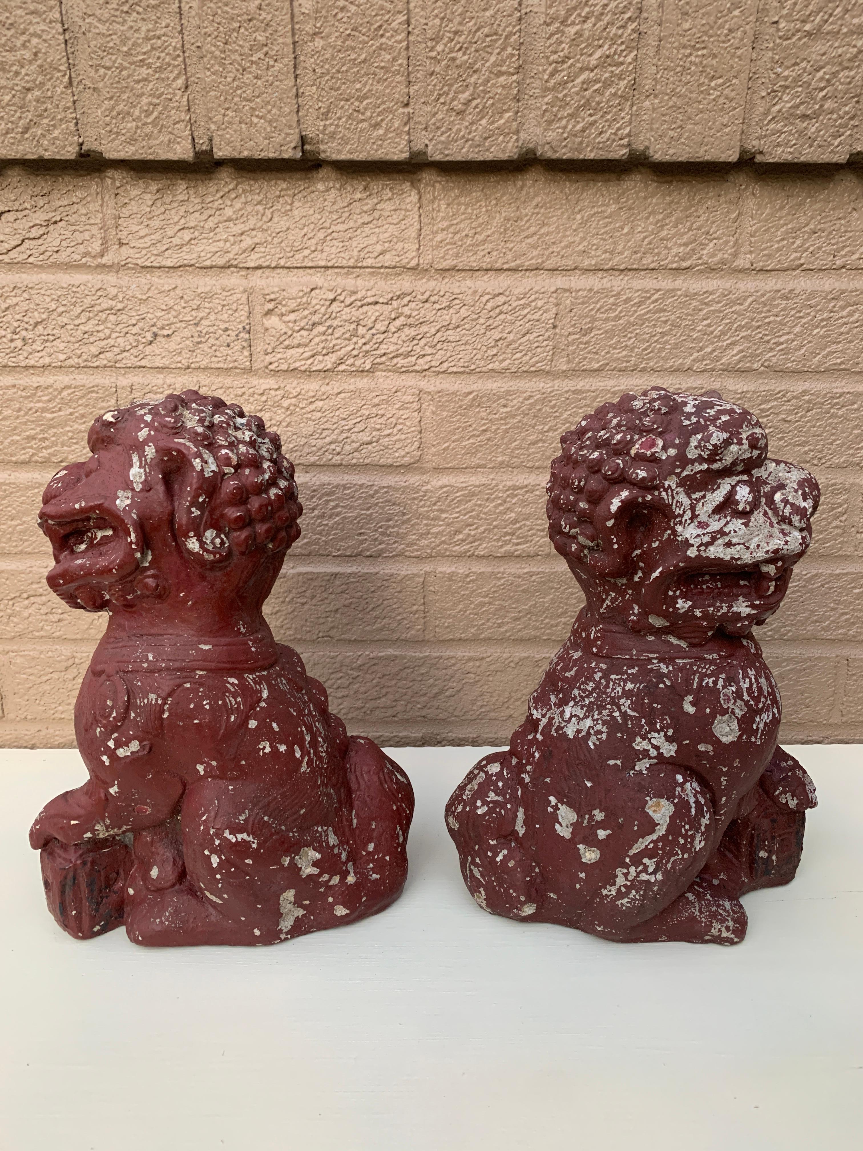 Antike Chinoiserie-Garten- Foo-Hundestatuen aus Steinguss, Paar im Angebot 2