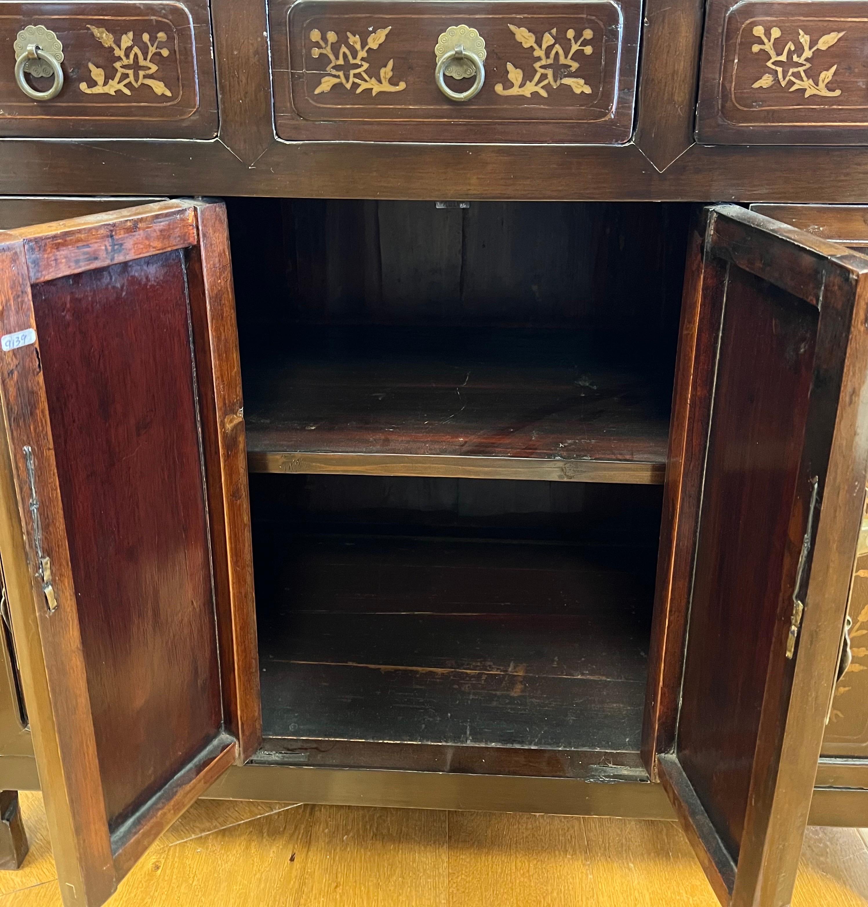 XIXe siècle Ancienne commode chinoise laquée en émail de style chinois