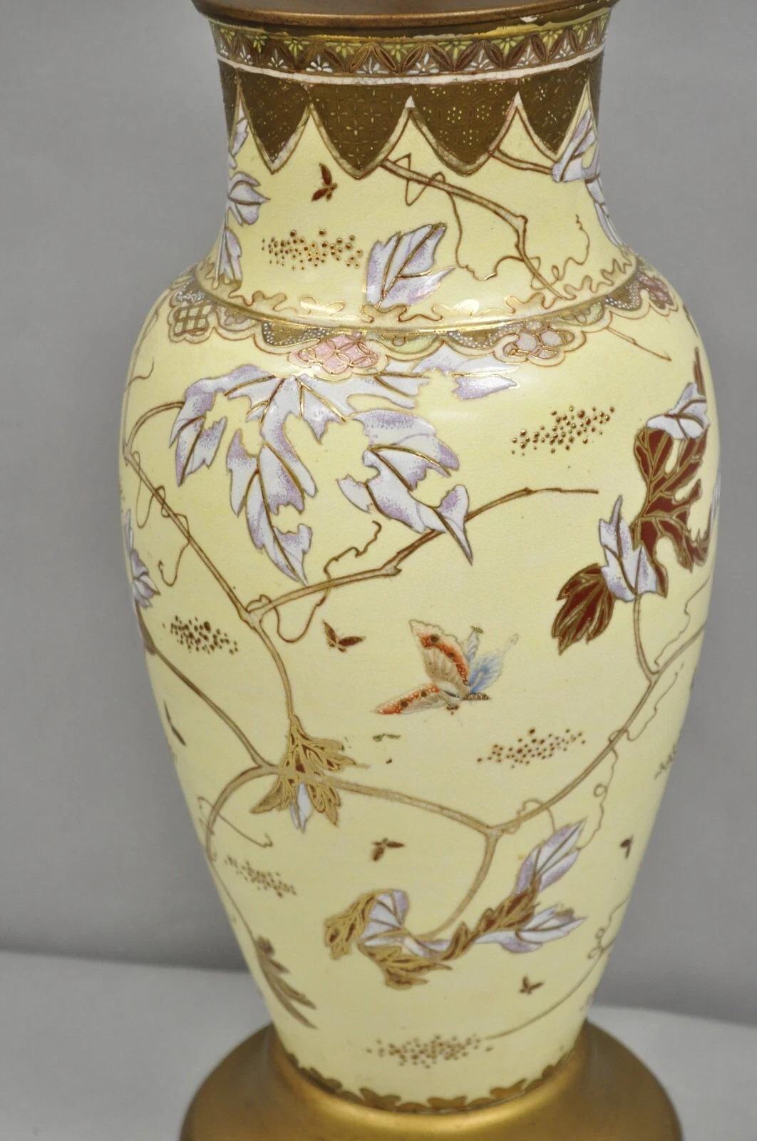 Antiguo jarrón de porcelana amarilla china Chinoiserie Gran florero Lámpara de mesa en venta 4