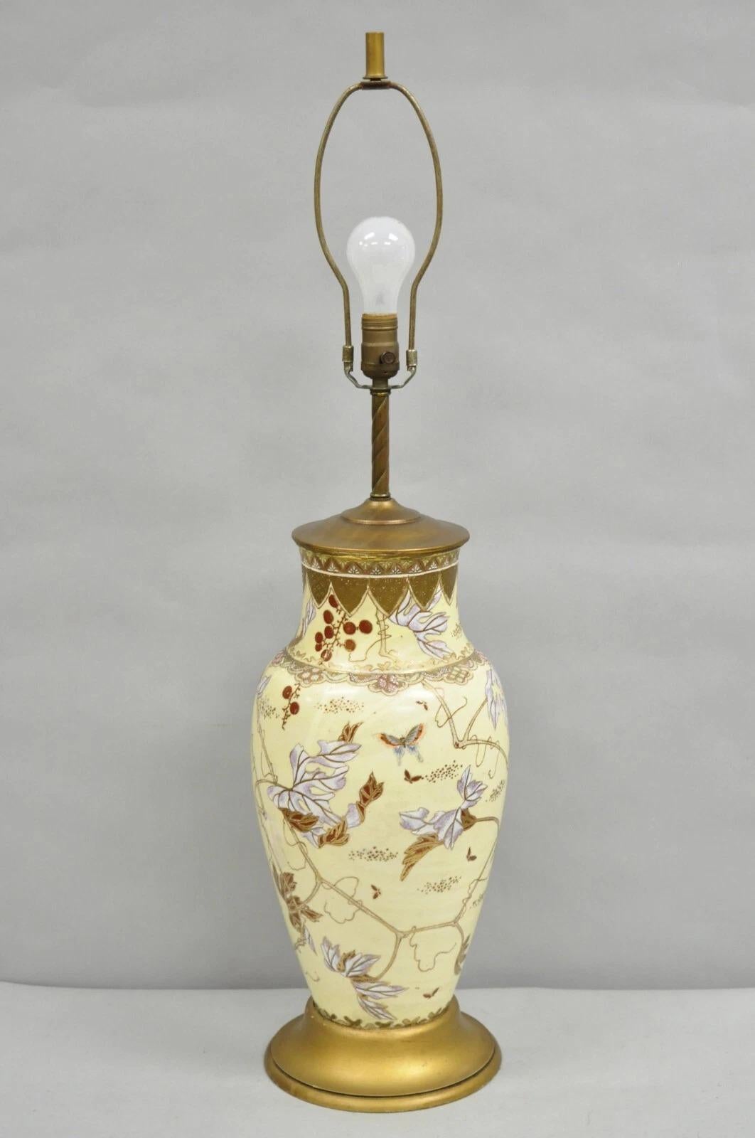 Antiguo jarrón de porcelana amarilla china Chinoiserie Gran florero Lámpara de mesa en venta 5