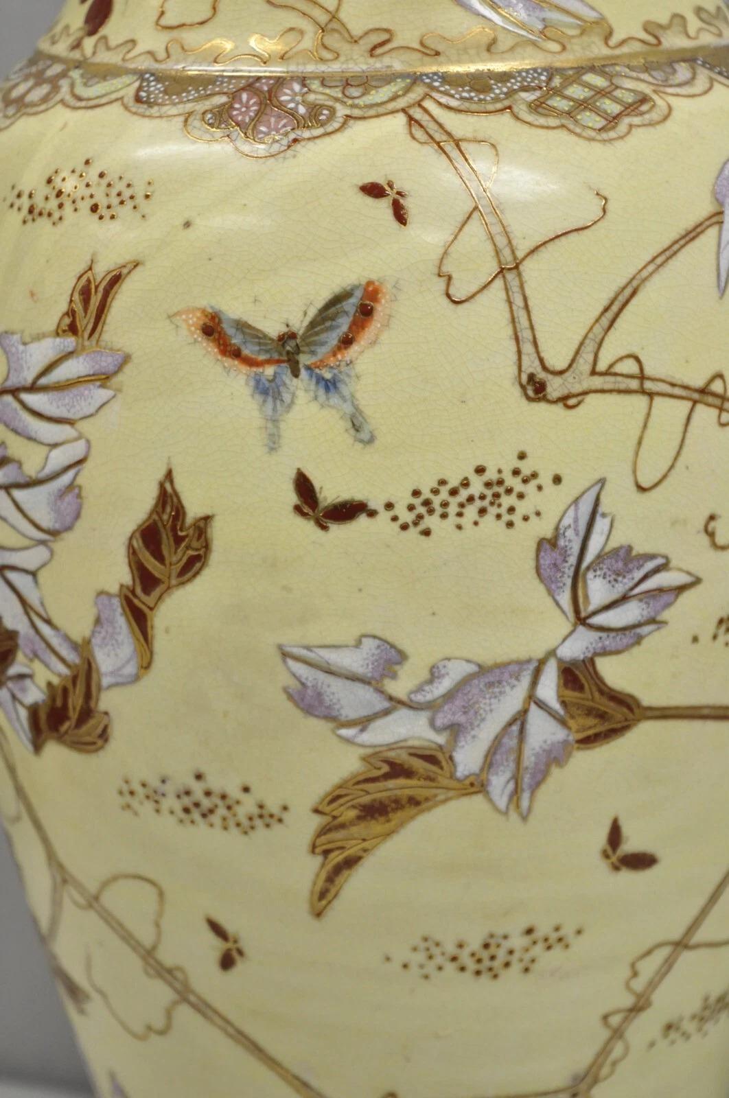Antiguo jarrón de porcelana amarilla china Chinoiserie Gran florero Lámpara de mesa en Bueno estado para la venta en Philadelphia, PA