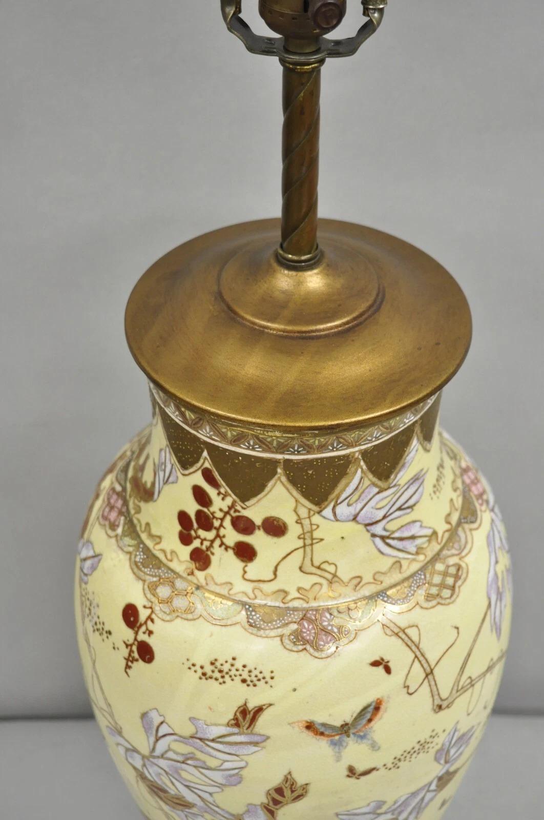 Antiguo jarrón de porcelana amarilla china Chinoiserie Gran florero Lámpara de mesa Porcelana en venta