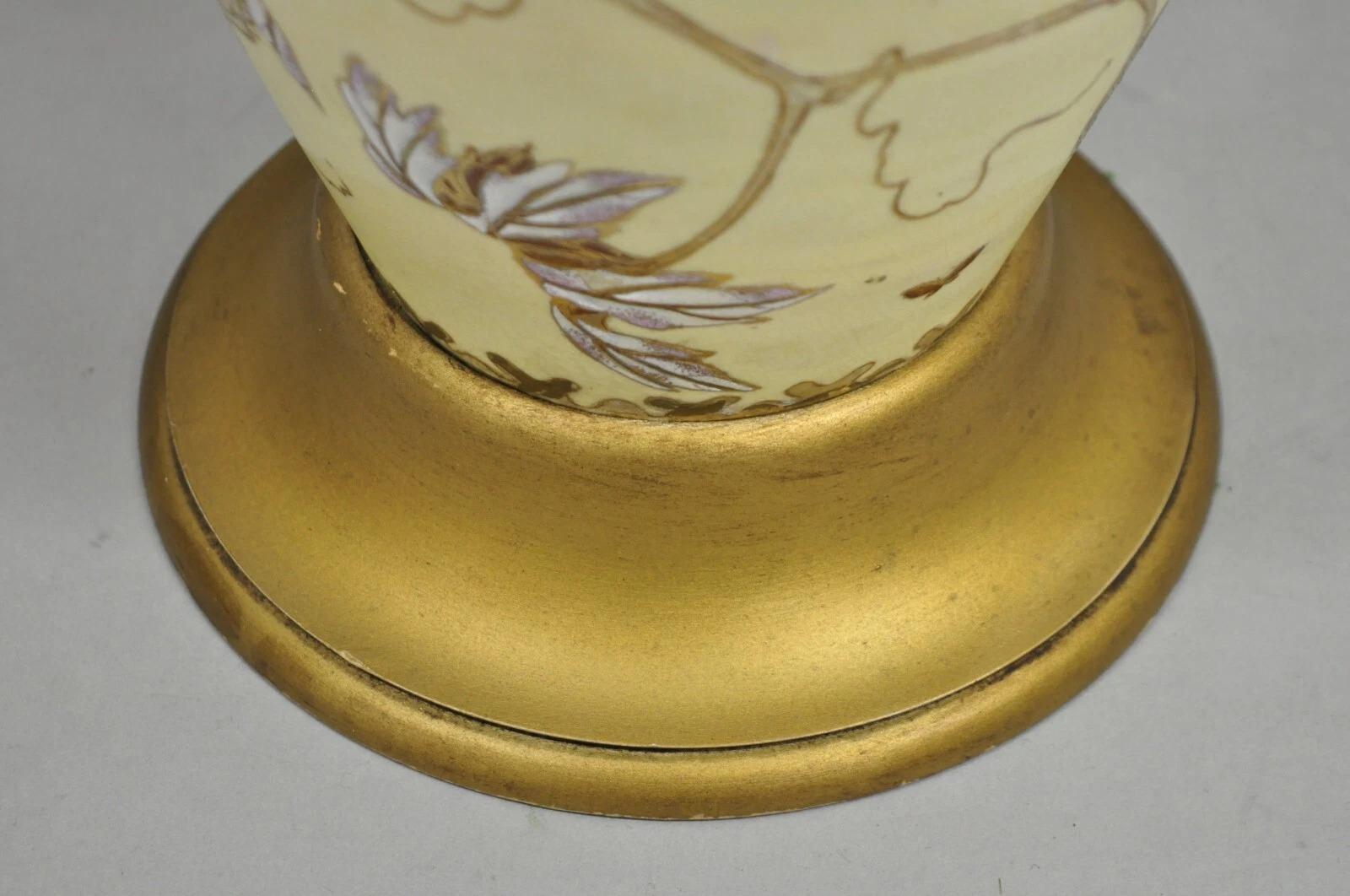 Antiguo jarrón de porcelana amarilla china Chinoiserie Gran florero Lámpara de mesa en venta 1