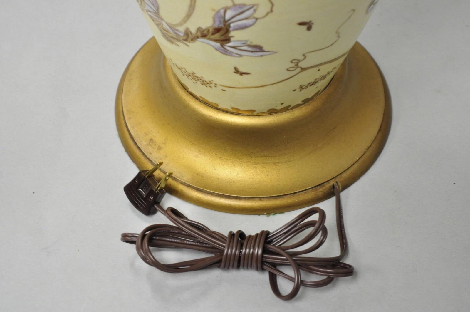 Antiguo jarrón de porcelana amarilla china Chinoiserie Gran florero Lámpara de mesa en venta 2