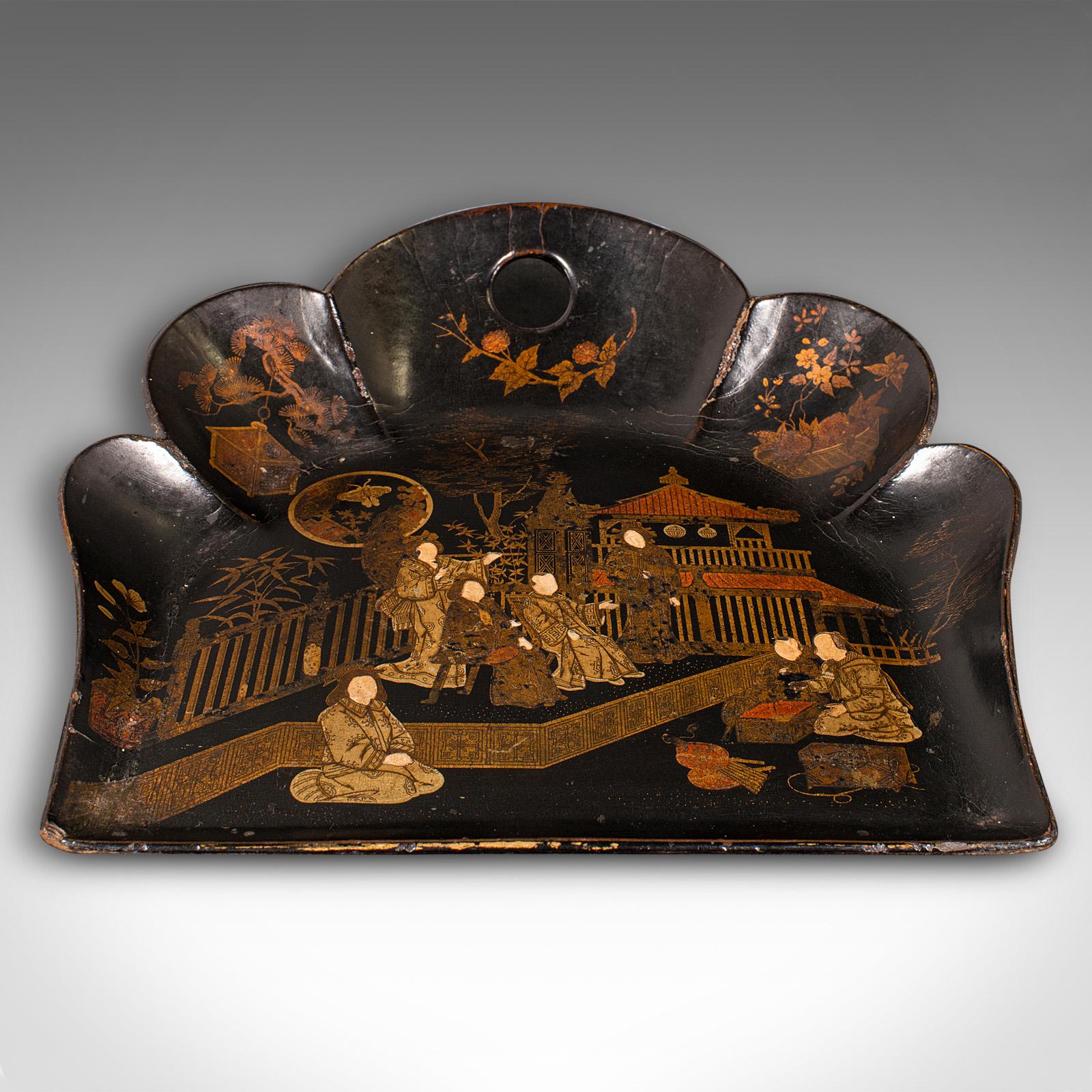 
This is an antique Chinoiserie crumb tray. A Japanese, lacquered papier-mâché decorative hand tool, dating to the late Victorian period, circa 1900.

Delightful example of Chinoiserie with ornate decorative appeal
Displays a desirable aged patina