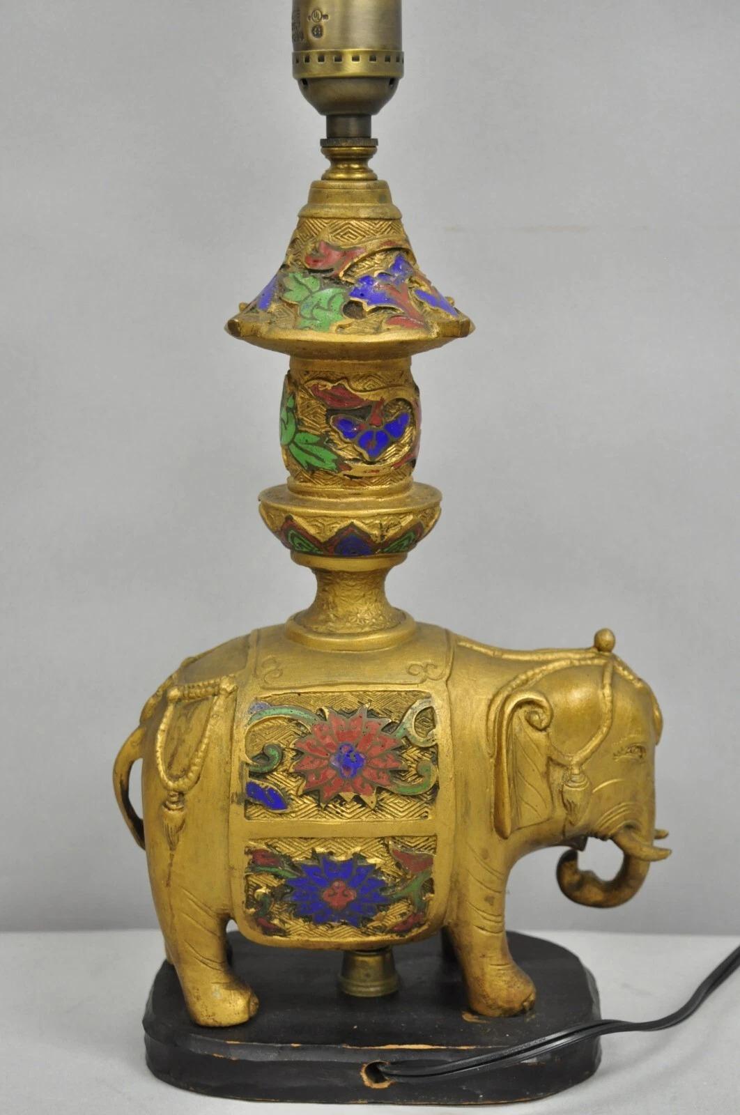 Petite lampe de bureau Boudoir éléphant de style chinoiserie indienne ancienne en bronze doré en vente 5